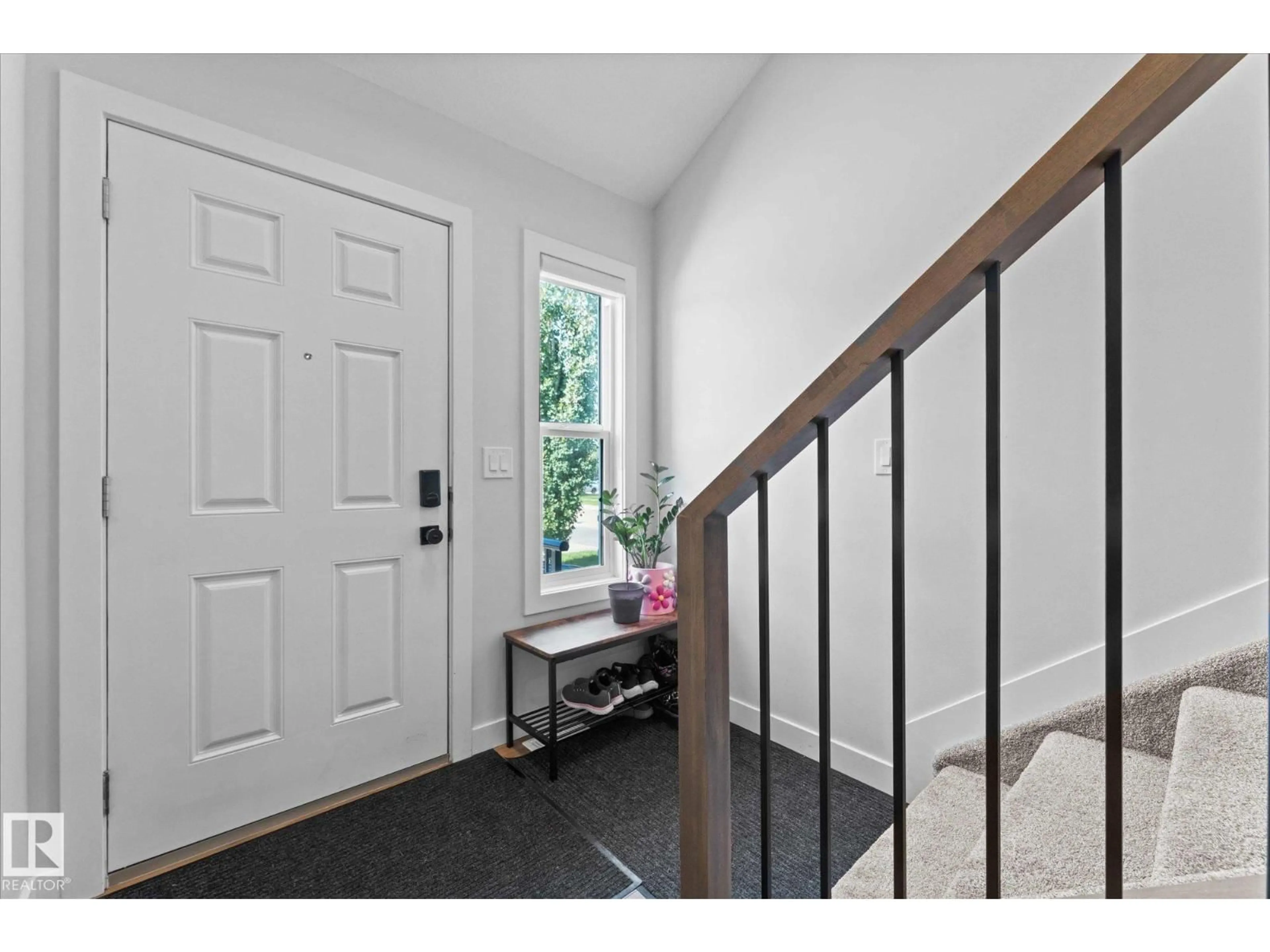 Indoor entryway for 15 - 87 WOODSMERE CL, Fort Saskatchewan Alberta T8L4S2