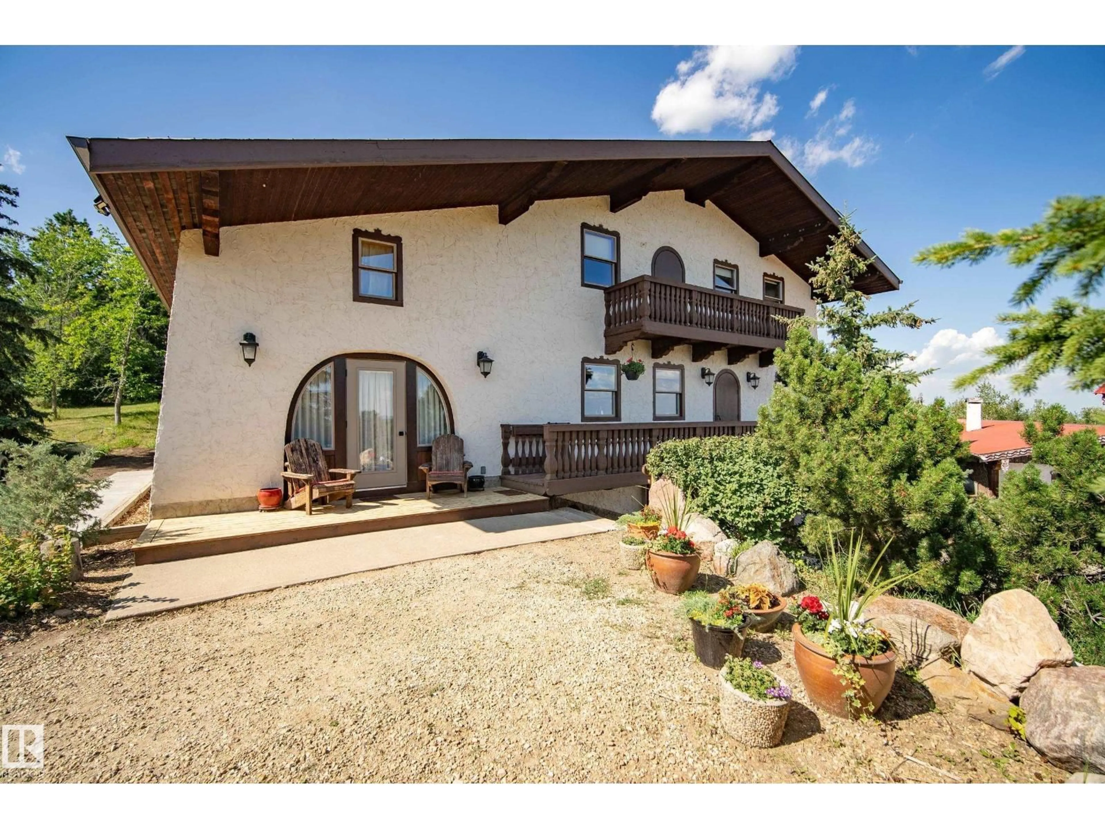 Patio, building for 54207 RGE ROAD 275, Rural Sturgeon County Alberta T8R1Y9