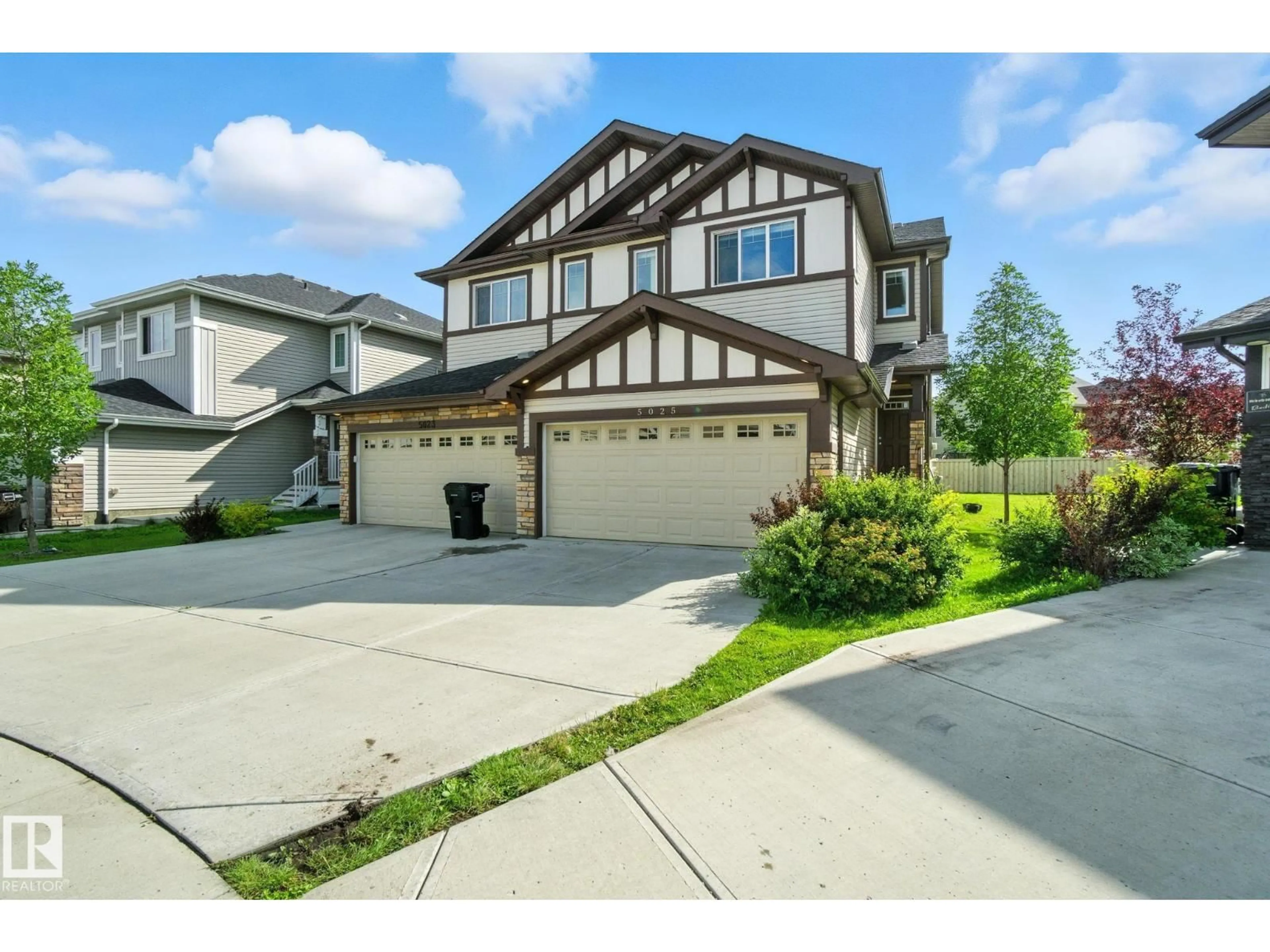 A pic from outside/outdoor area/front of a property/back of a property/a pic from drone, street for 5025 ANDISON CL, Edmonton Alberta T6W3T3