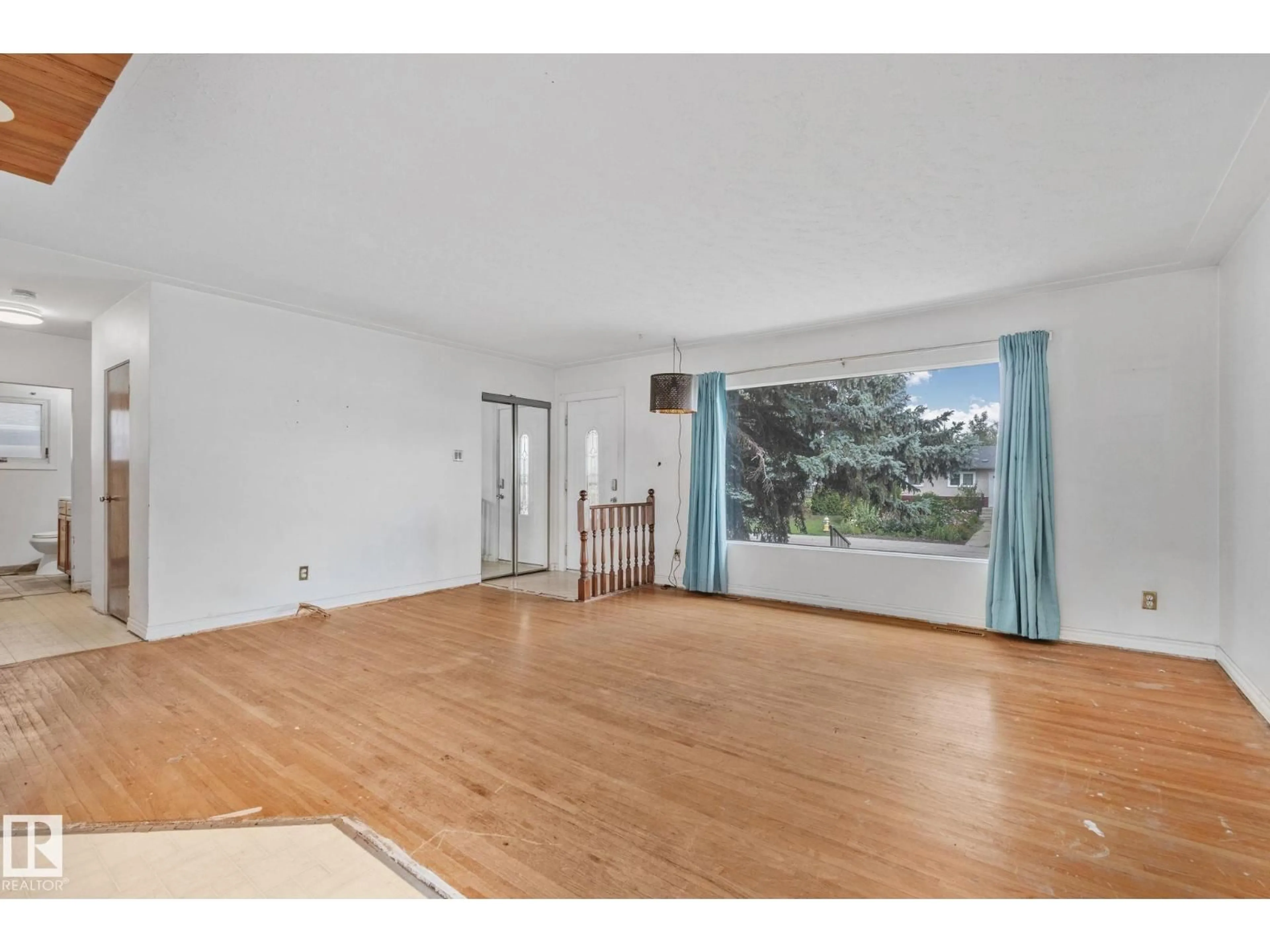 A pic of a room for 13340 123 ST, Edmonton Alberta T5L0J9