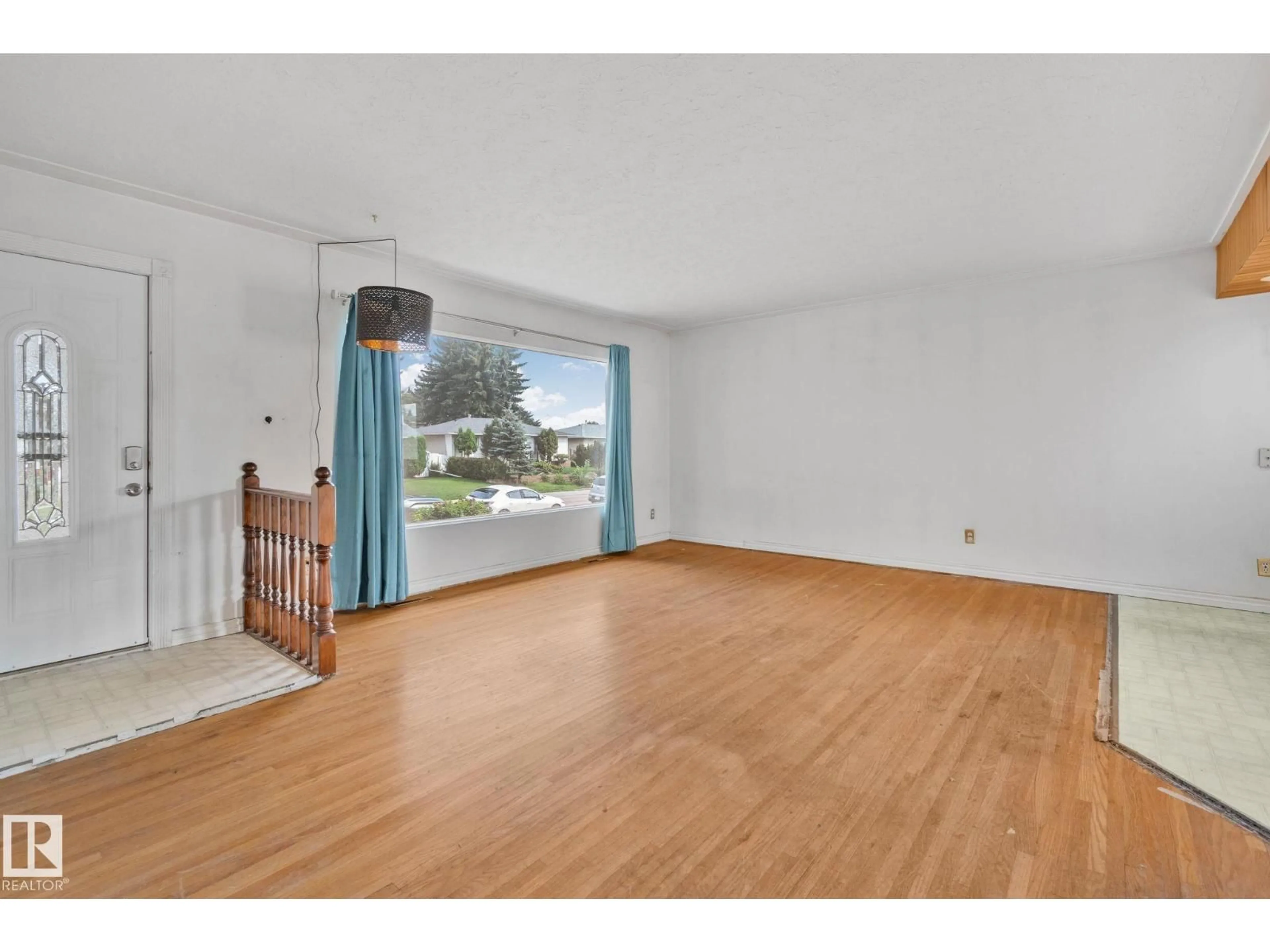 A pic of a room for 13340 123 ST, Edmonton Alberta T5L0J9