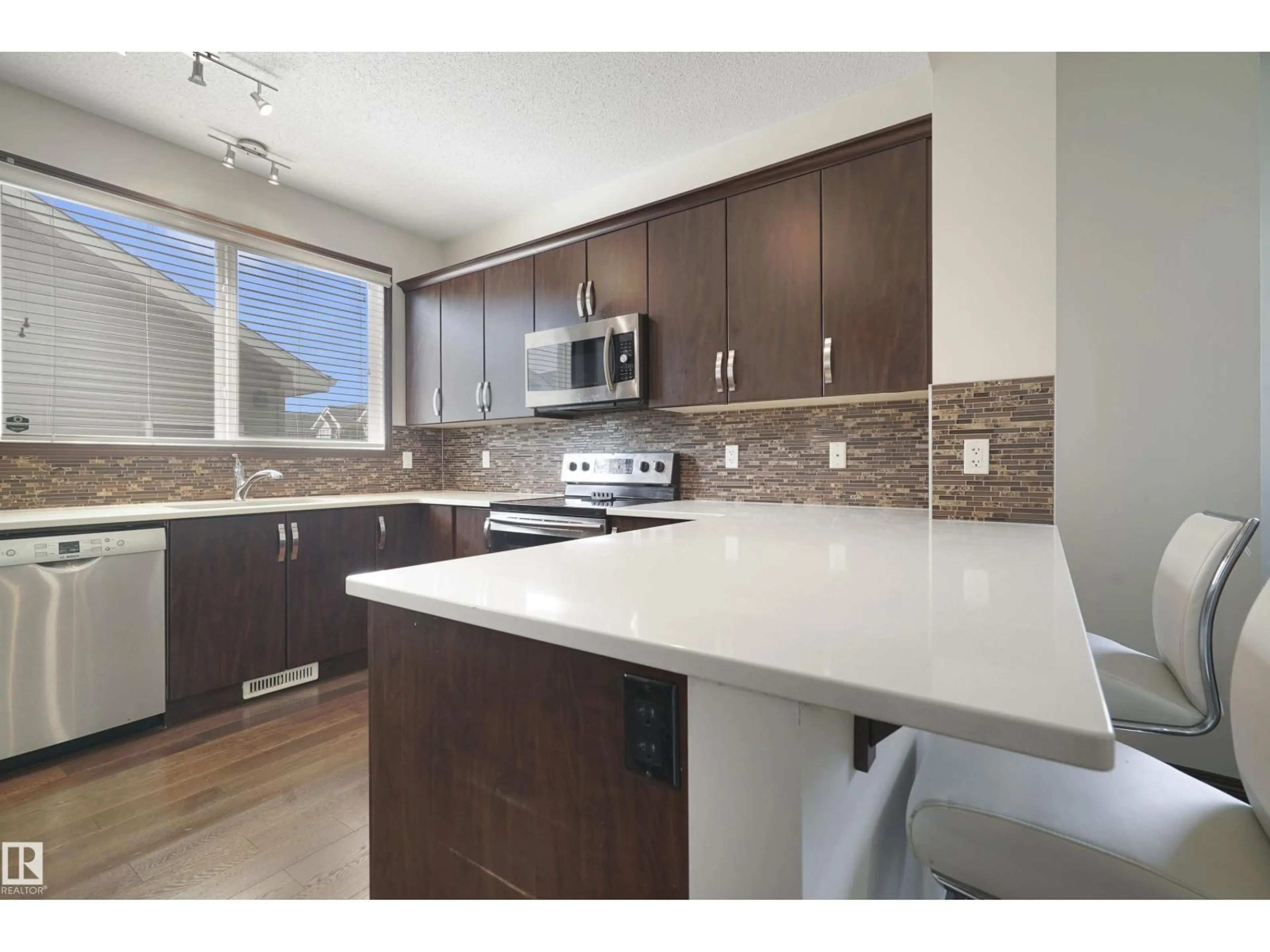 Standard kitchen, unknown for 2044 74 ST, Edmonton Alberta T6X0V7