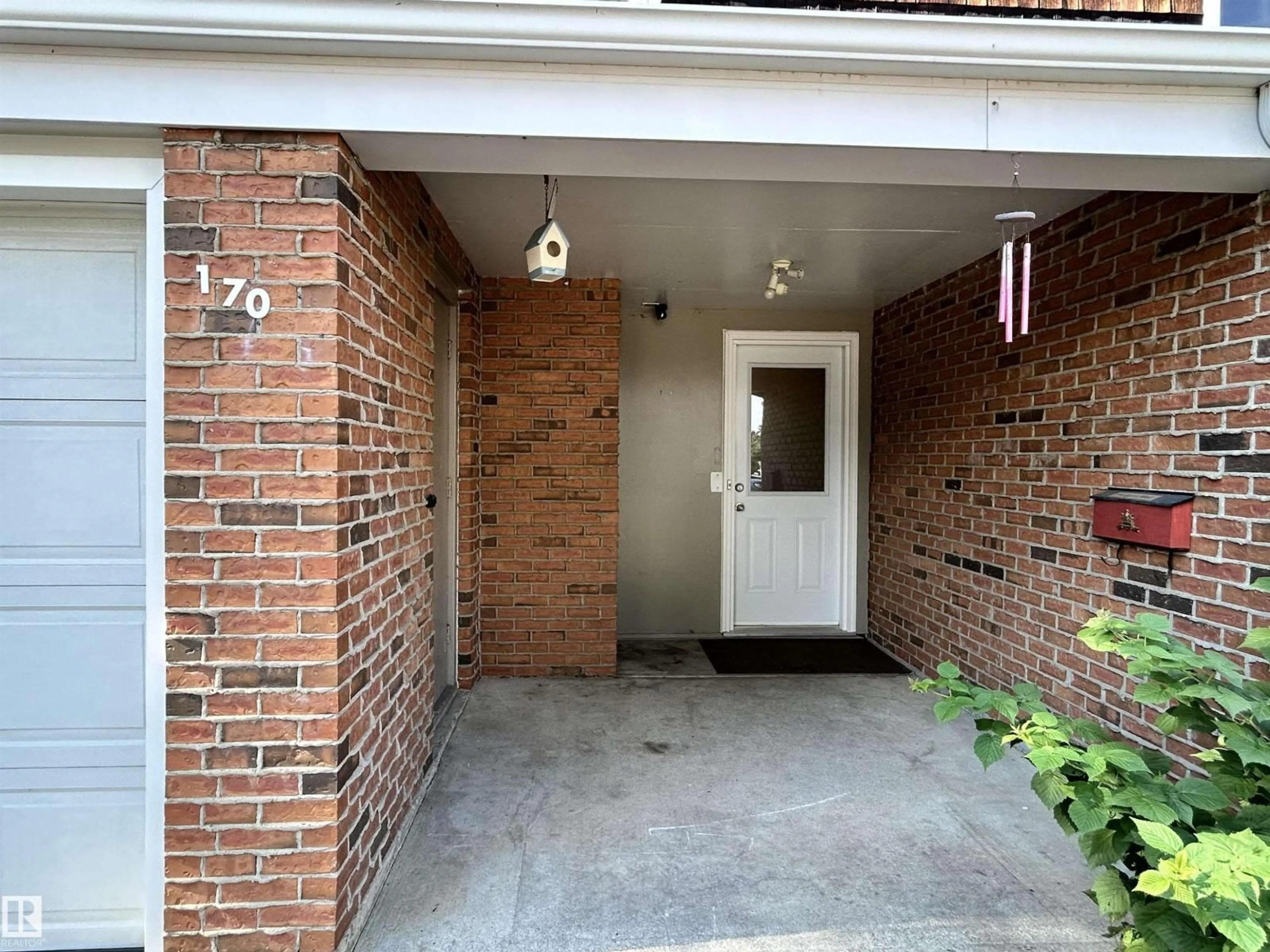 Indoor entryway for 170 GREAT OA, Sherwood Park Alberta T8A0V8
