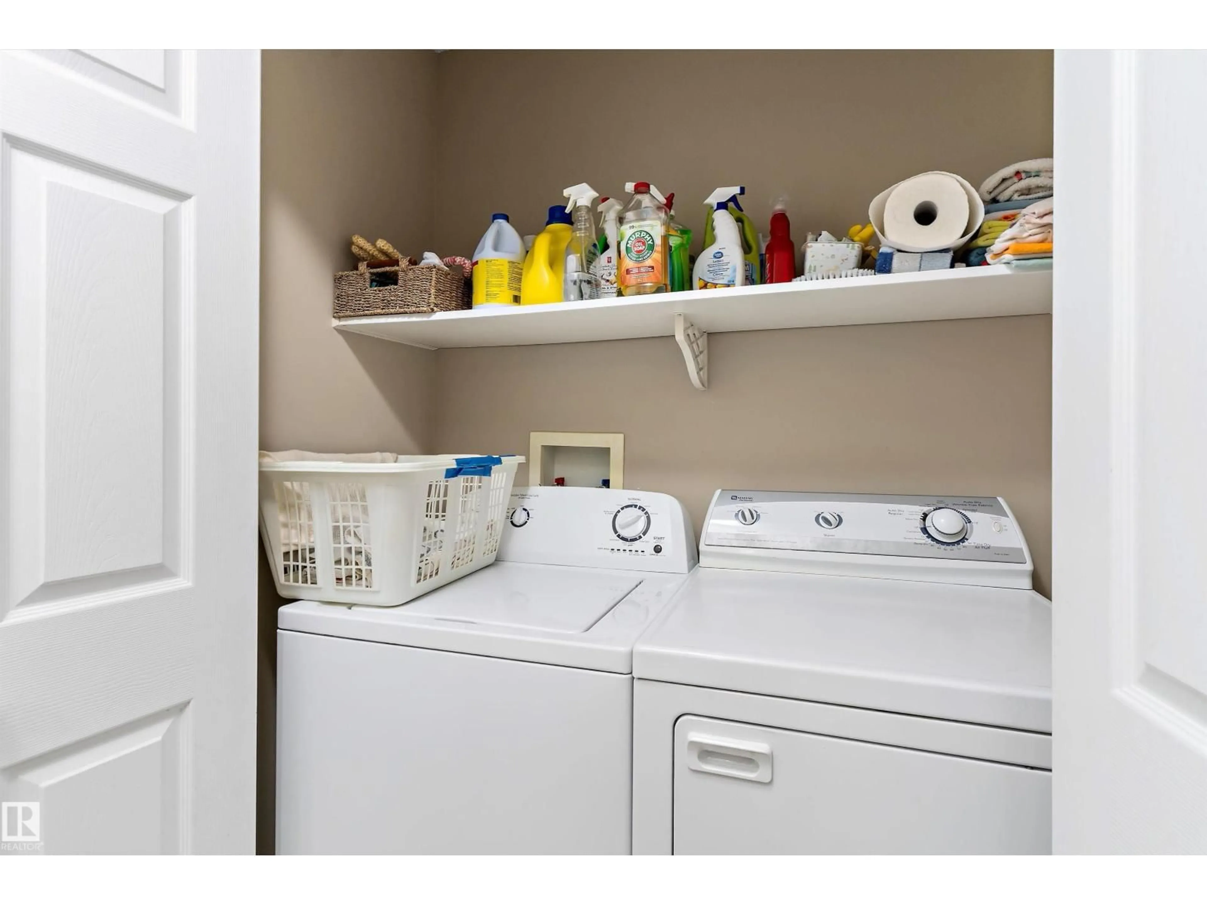 Laundry room for 112 CASTLE DR, Edmonton Alberta T5X5Y5