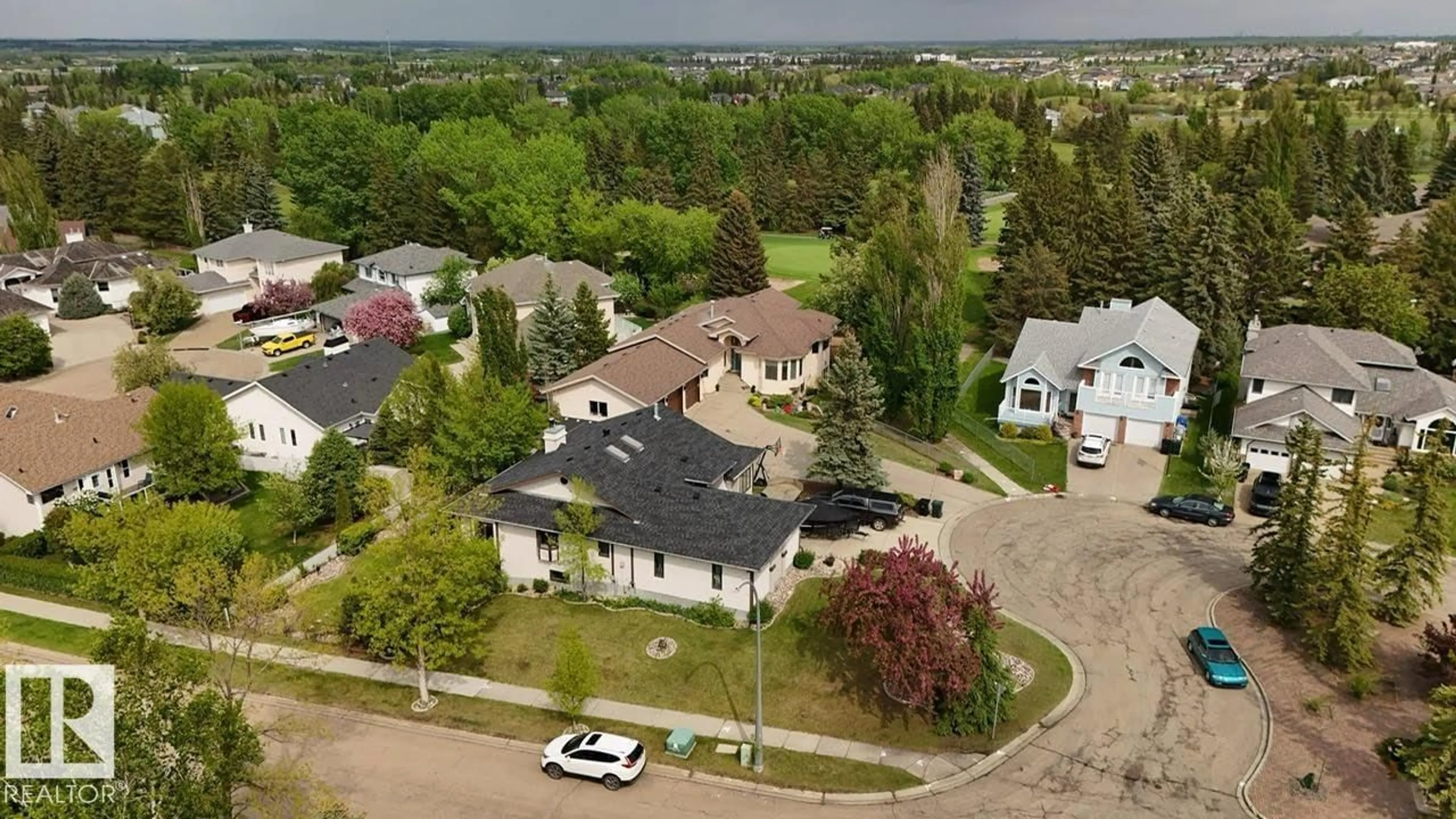 A pic from outside/outdoor area/front of a property/back of a property/a pic from drone, street for 7 FIELDSTONE CV, Spruce Grove Alberta T7X3C1