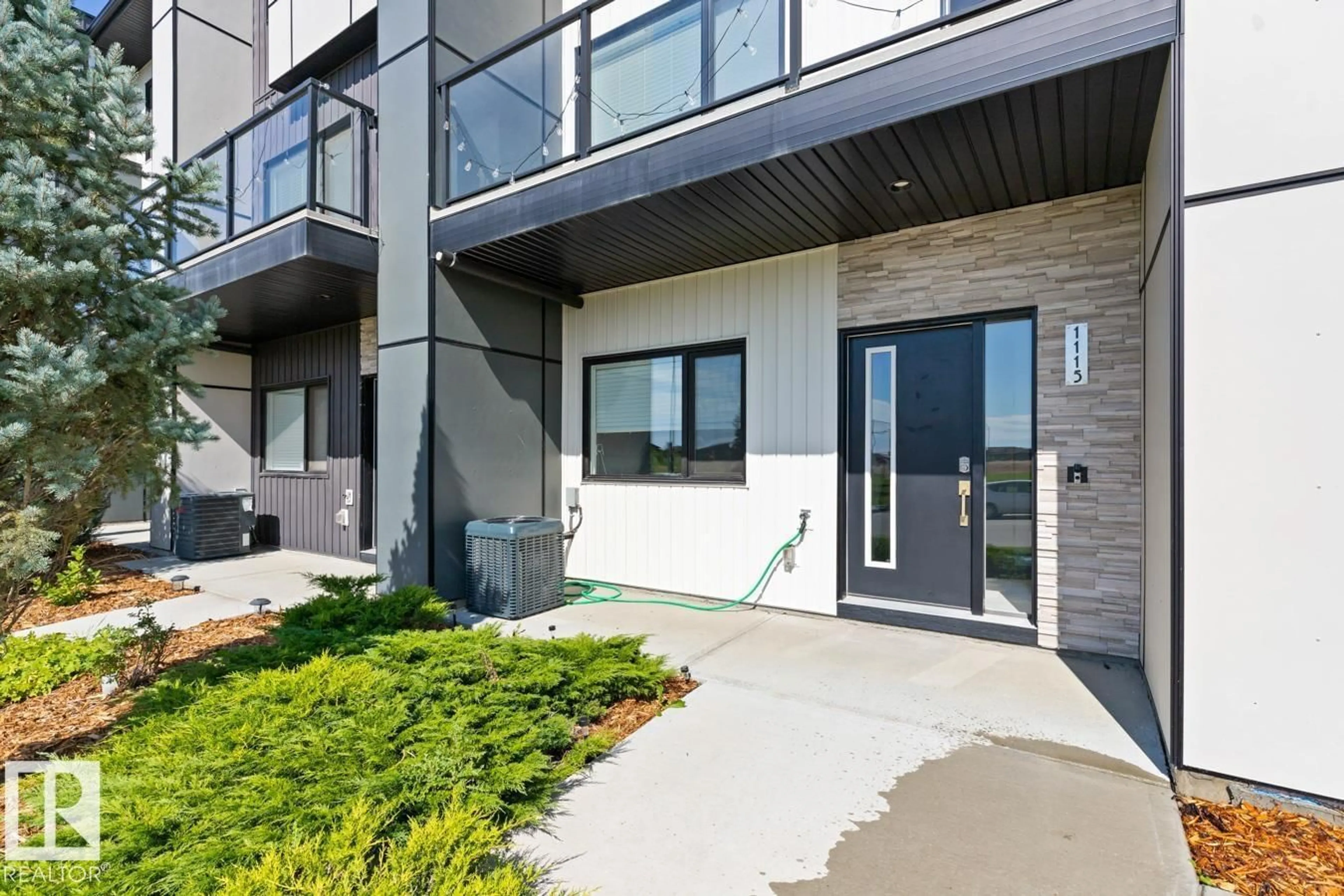 Patio, street for 1115 KESWICK DR, Edmonton Alberta T6W4B6