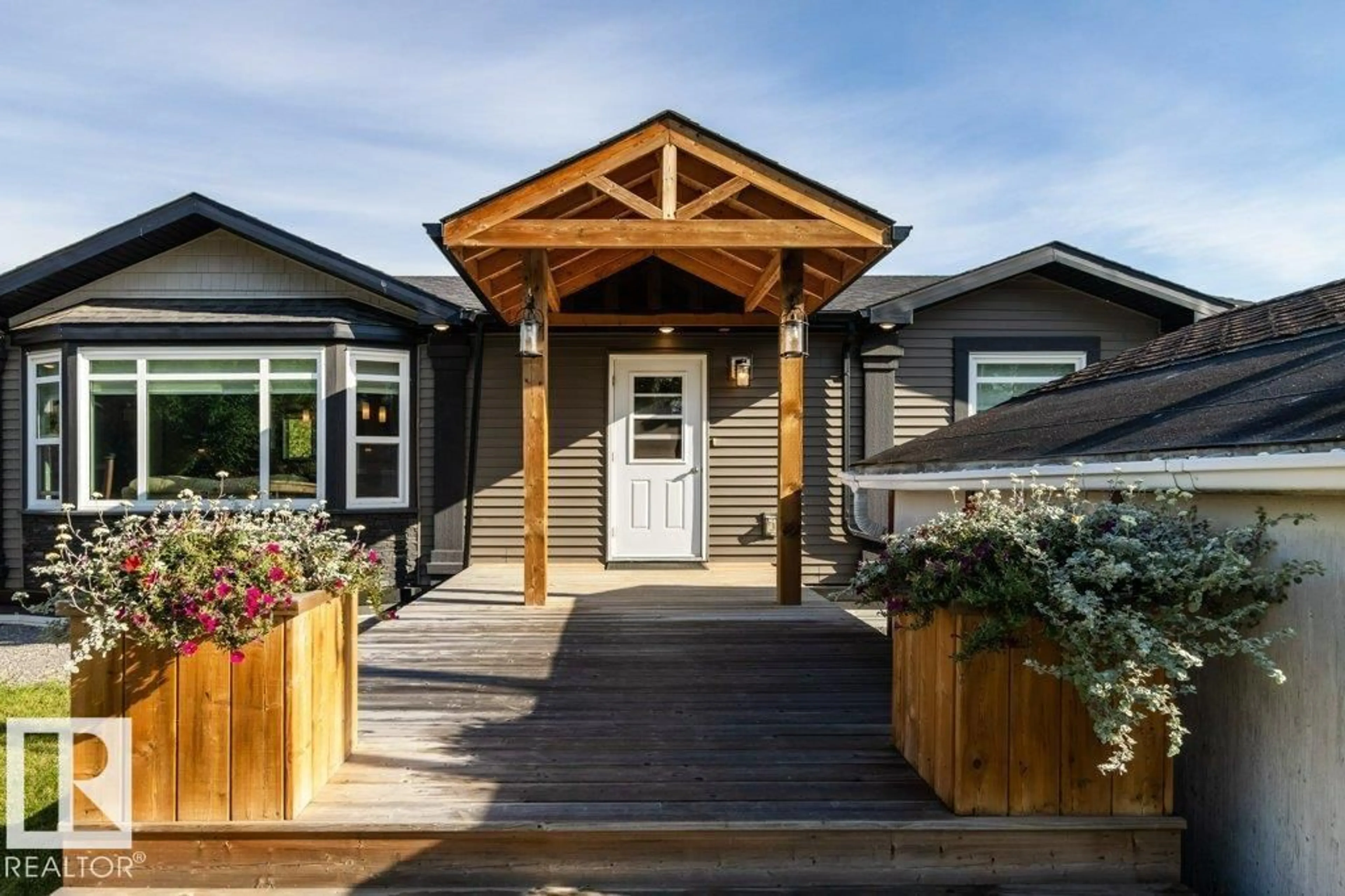Home with vinyl exterior material, unknown for 38 53227 RGE ROAD 15, Rural Parkland County Alberta T7Y0C3