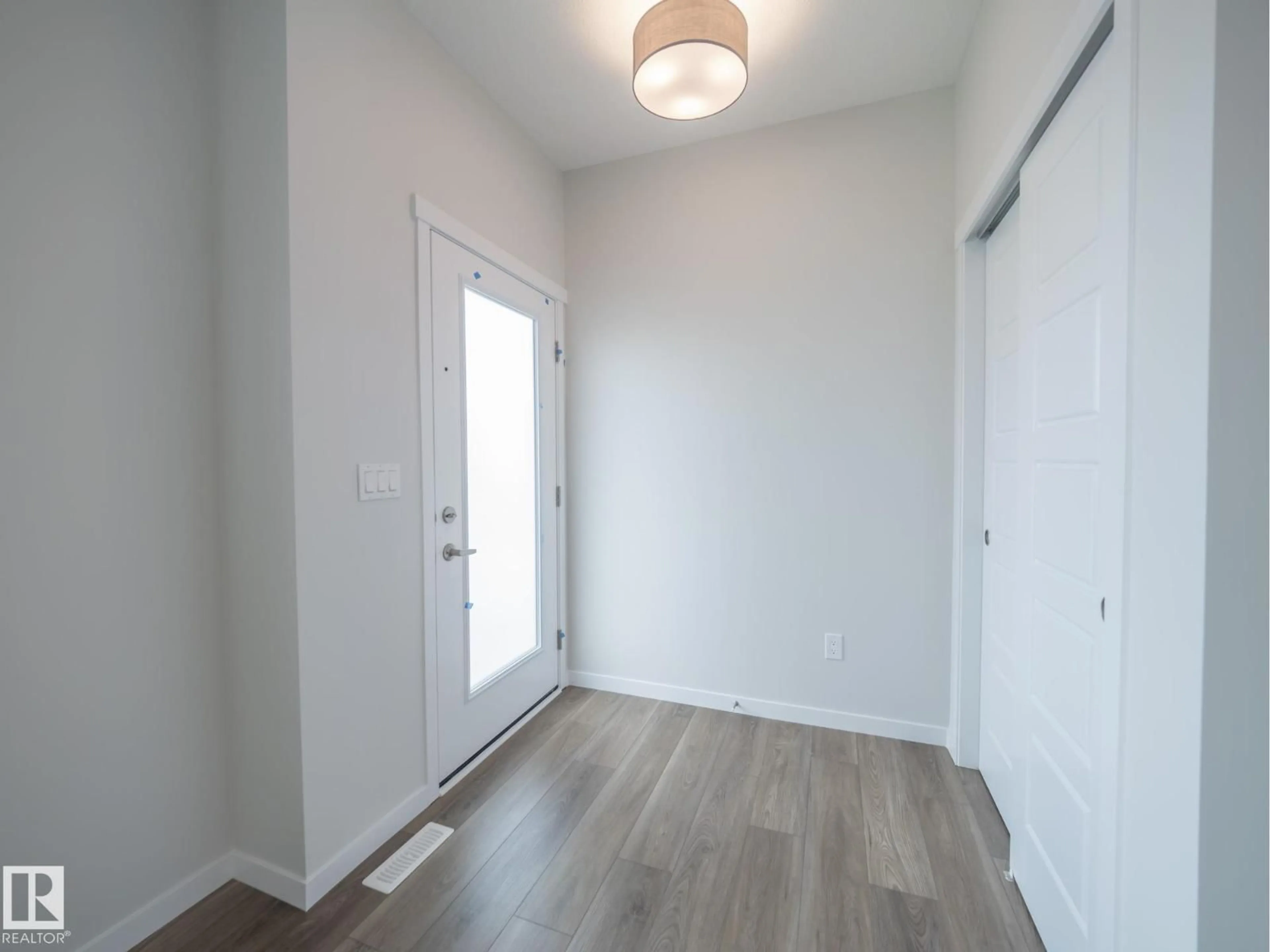 Indoor entryway for NE - 604 174 AV, Edmonton Alberta T5Y4G1
