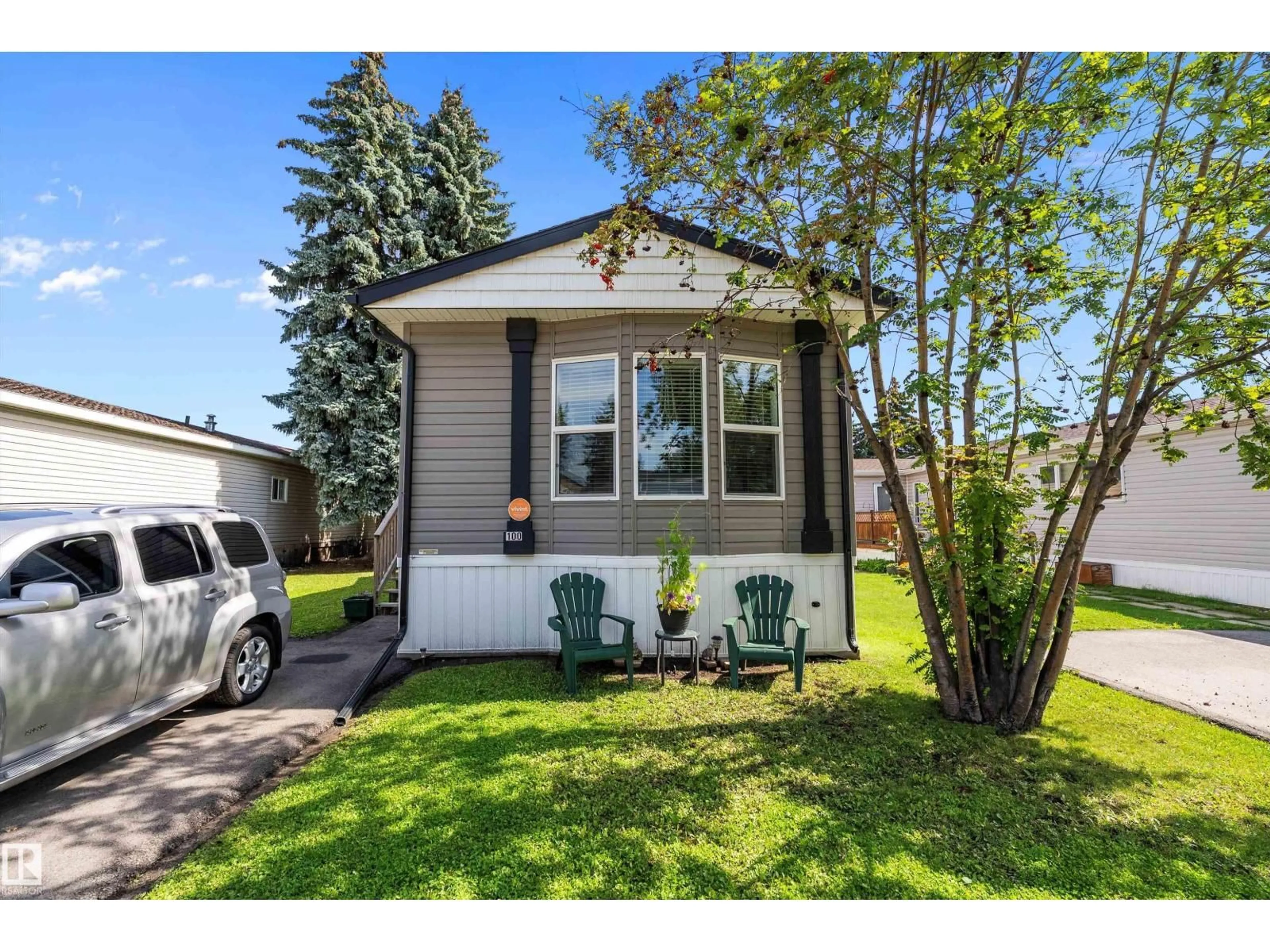 Home with vinyl exterior material, street for 100 WILLOW PARK ES, Leduc Alberta T9E5R7