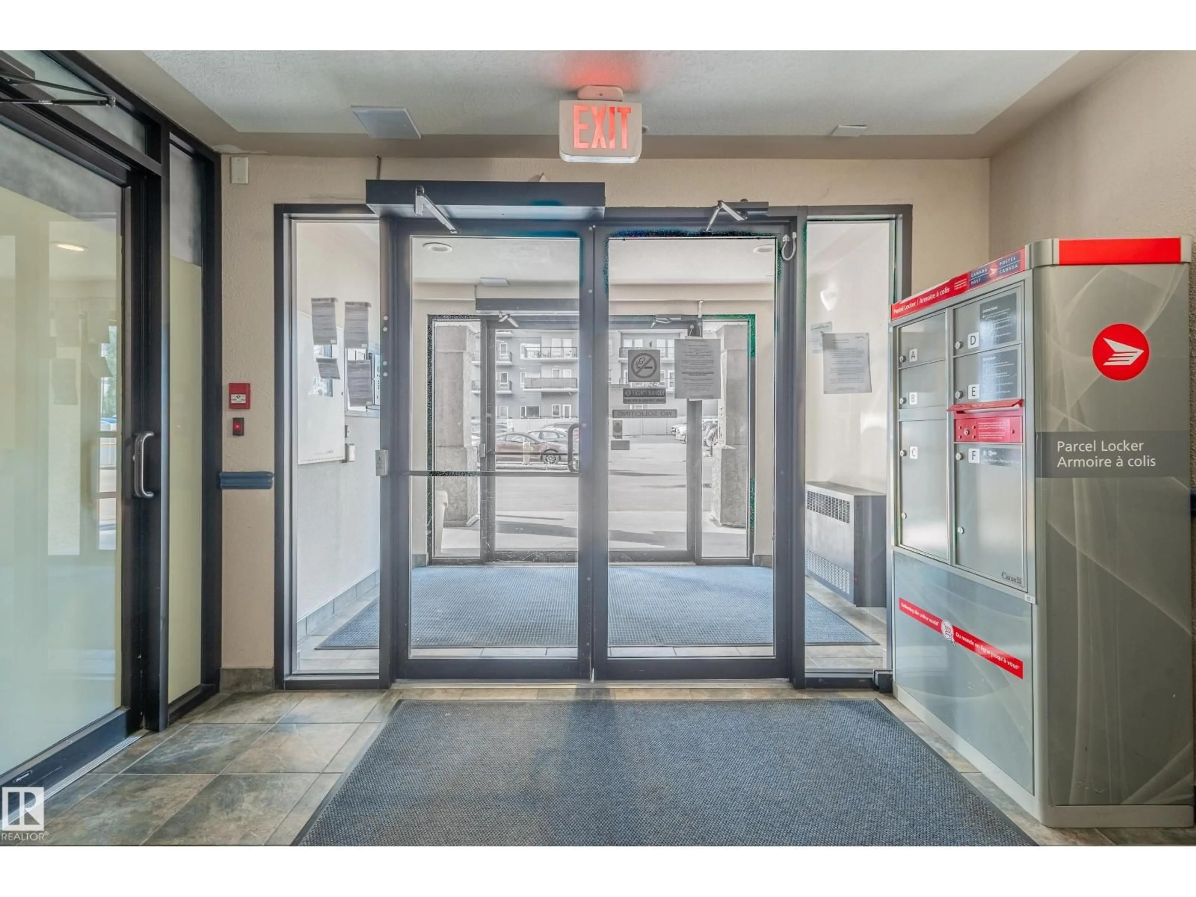 Indoor foyer for 117 10535 122 ST NW, Edmonton Alberta T5N4B7