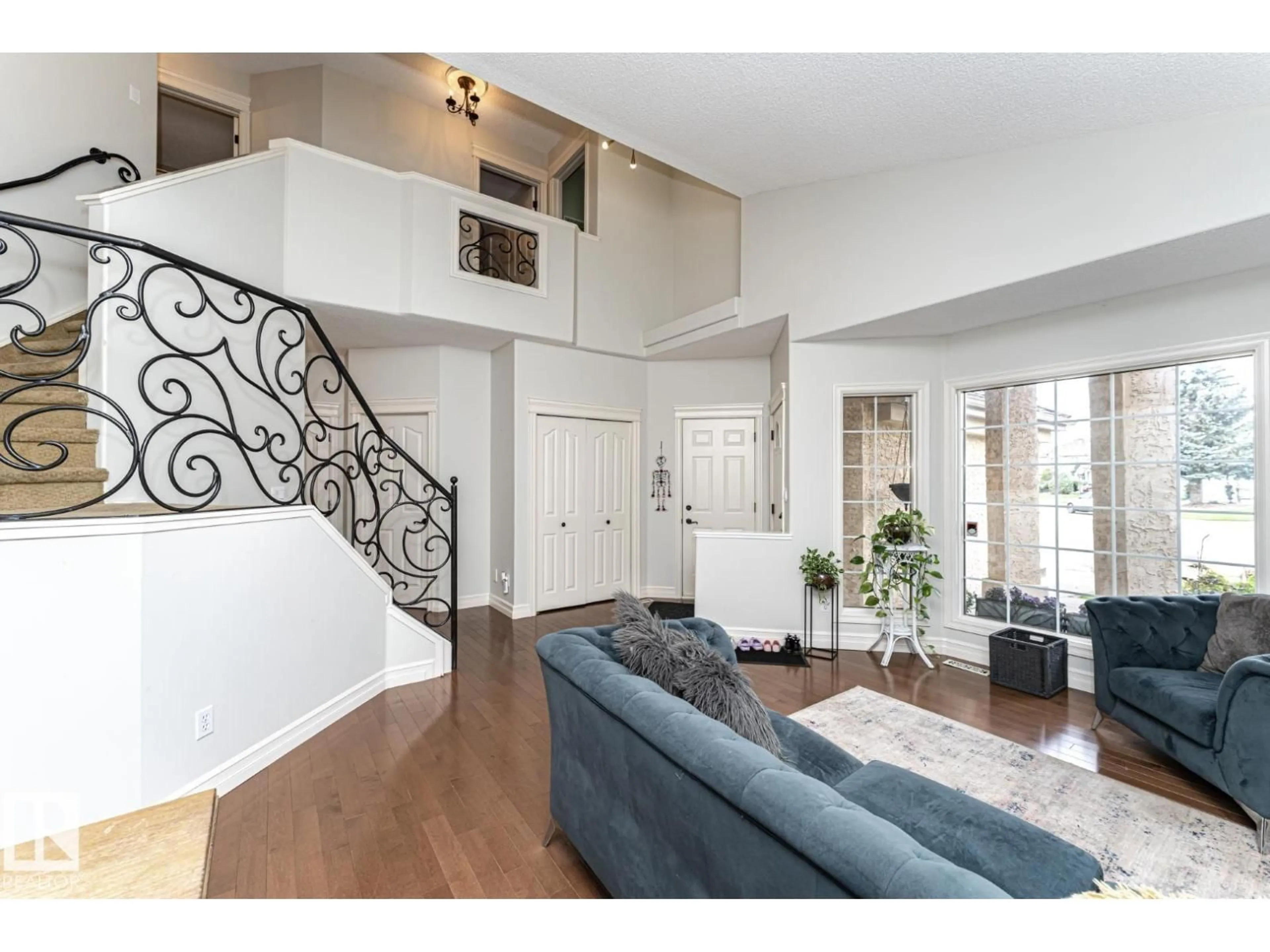 Indoor entryway for 160 CARLSON CL, Edmonton Alberta T6R2J7