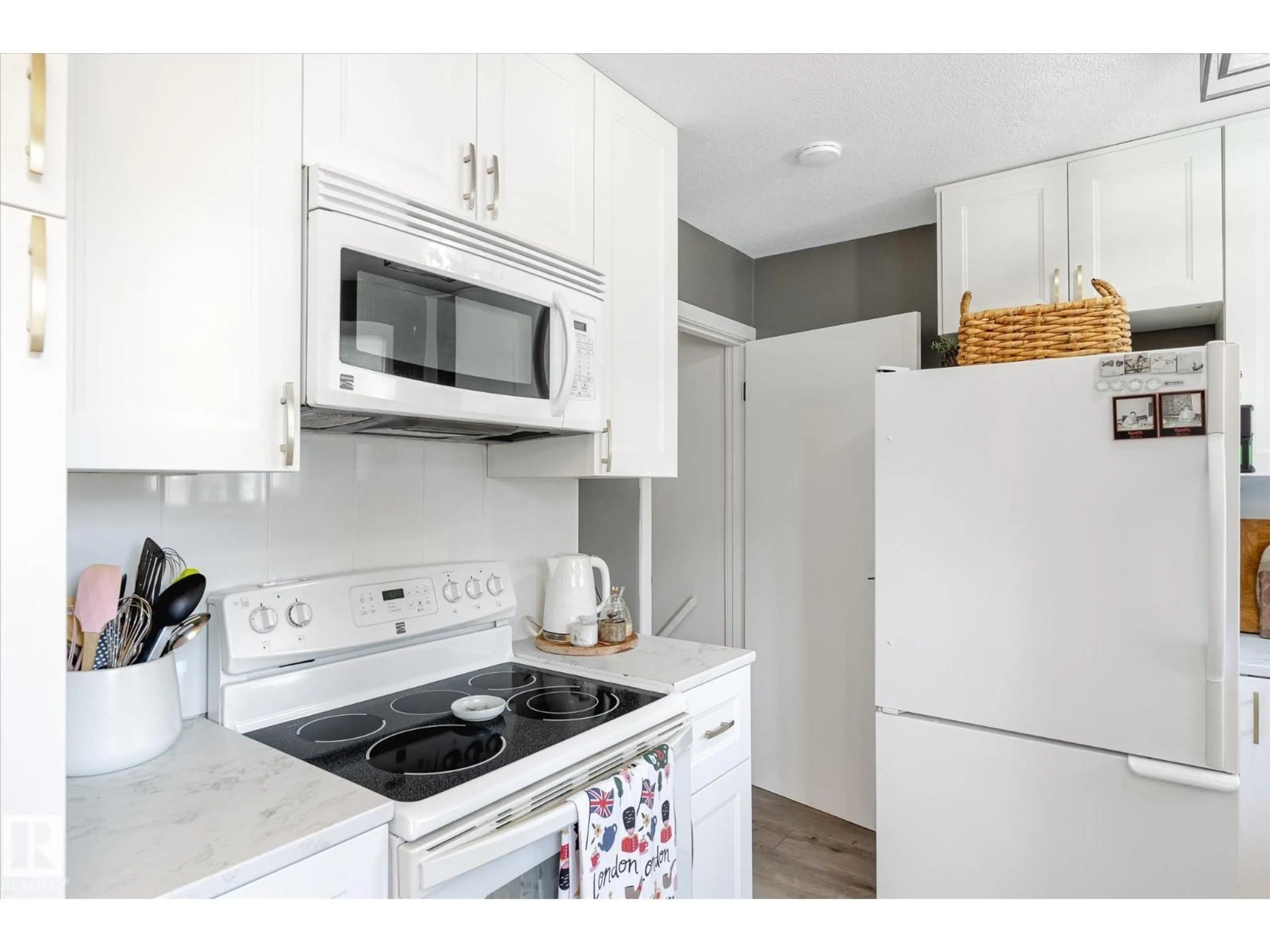Standard kitchen, unknown for #109 - 5231 51 ST, Bon Accord Alberta T0A0K0