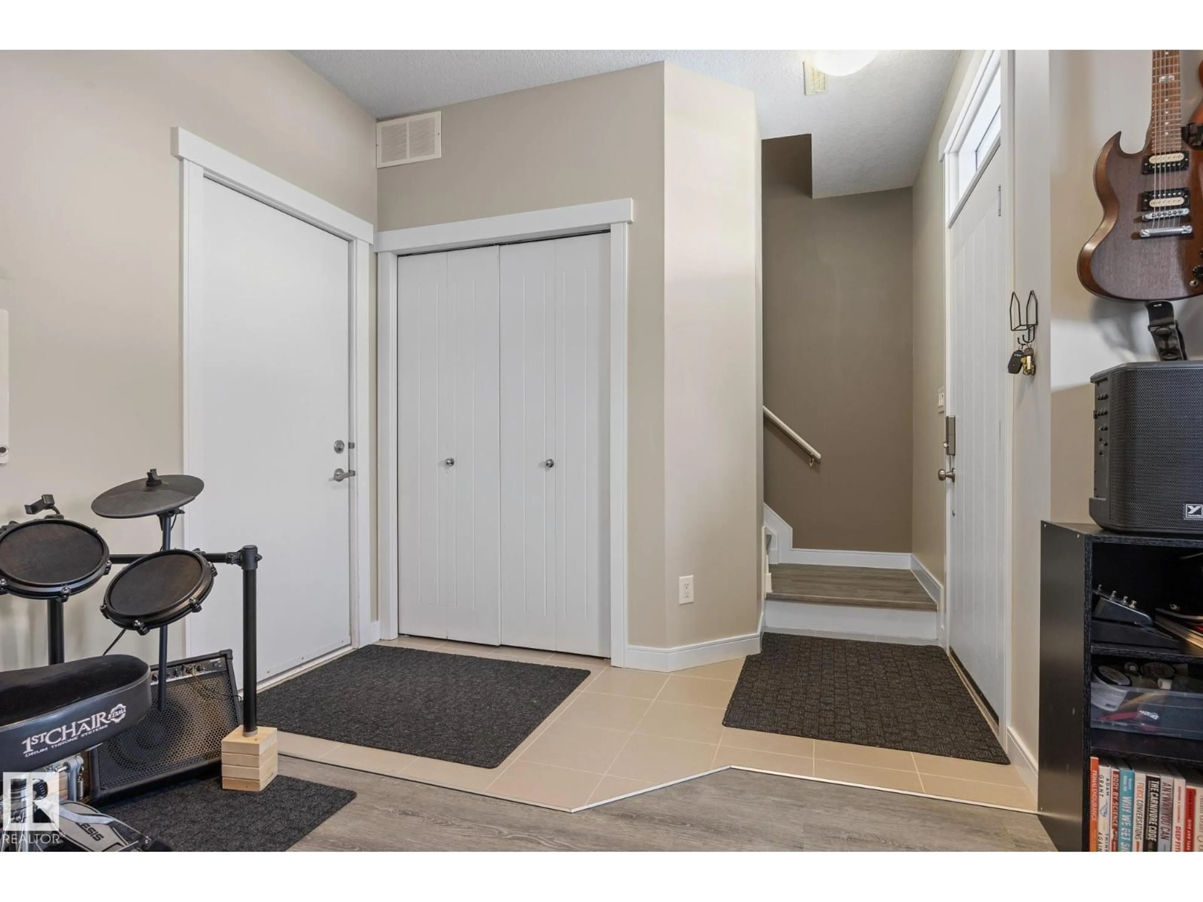 Indoor entryway for #15 - 150 EVERITT DR, St. Albert Alberta T8N7R8