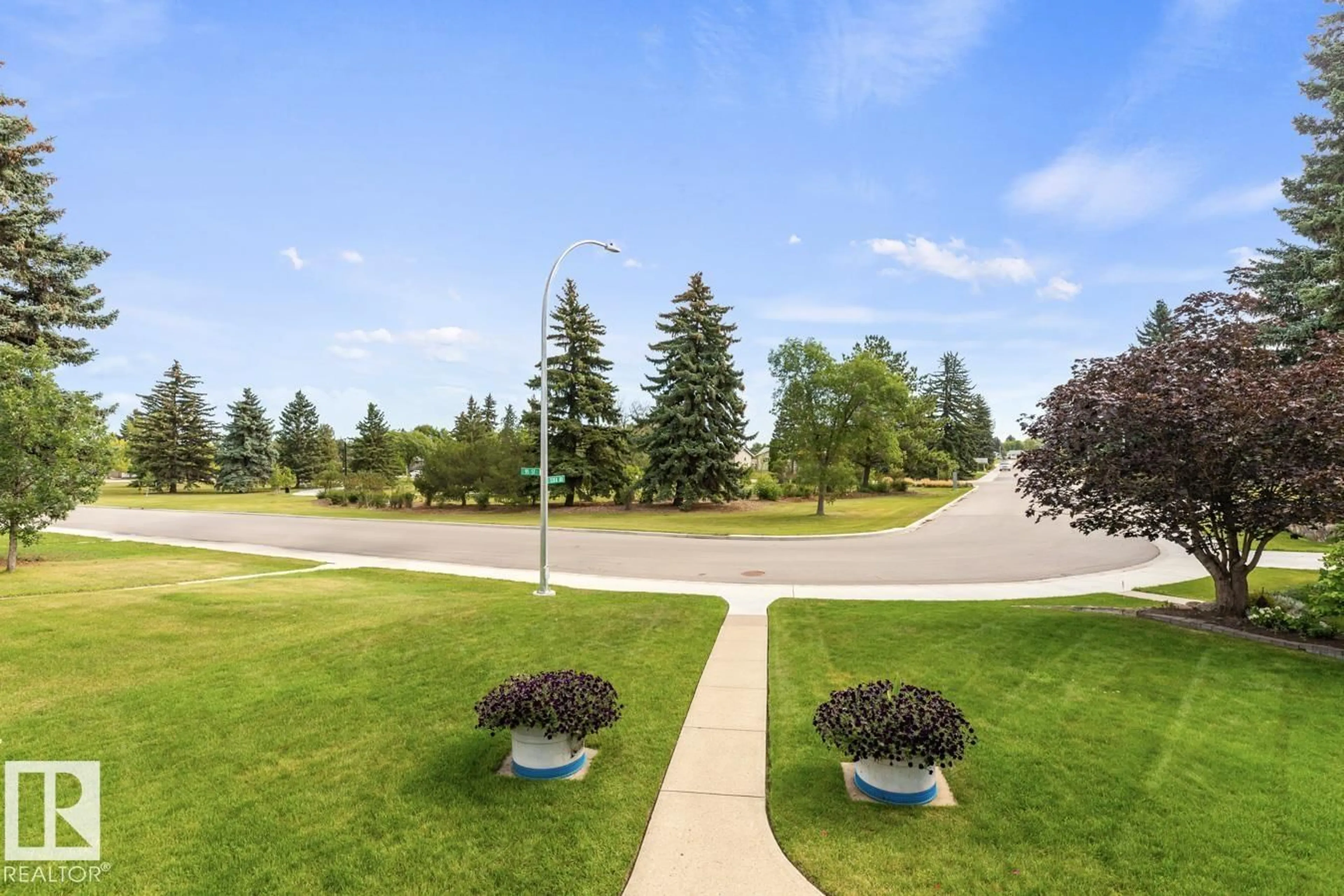 Patio, mountain view for 12812 95 ST, Edmonton Alberta T5E3Y1