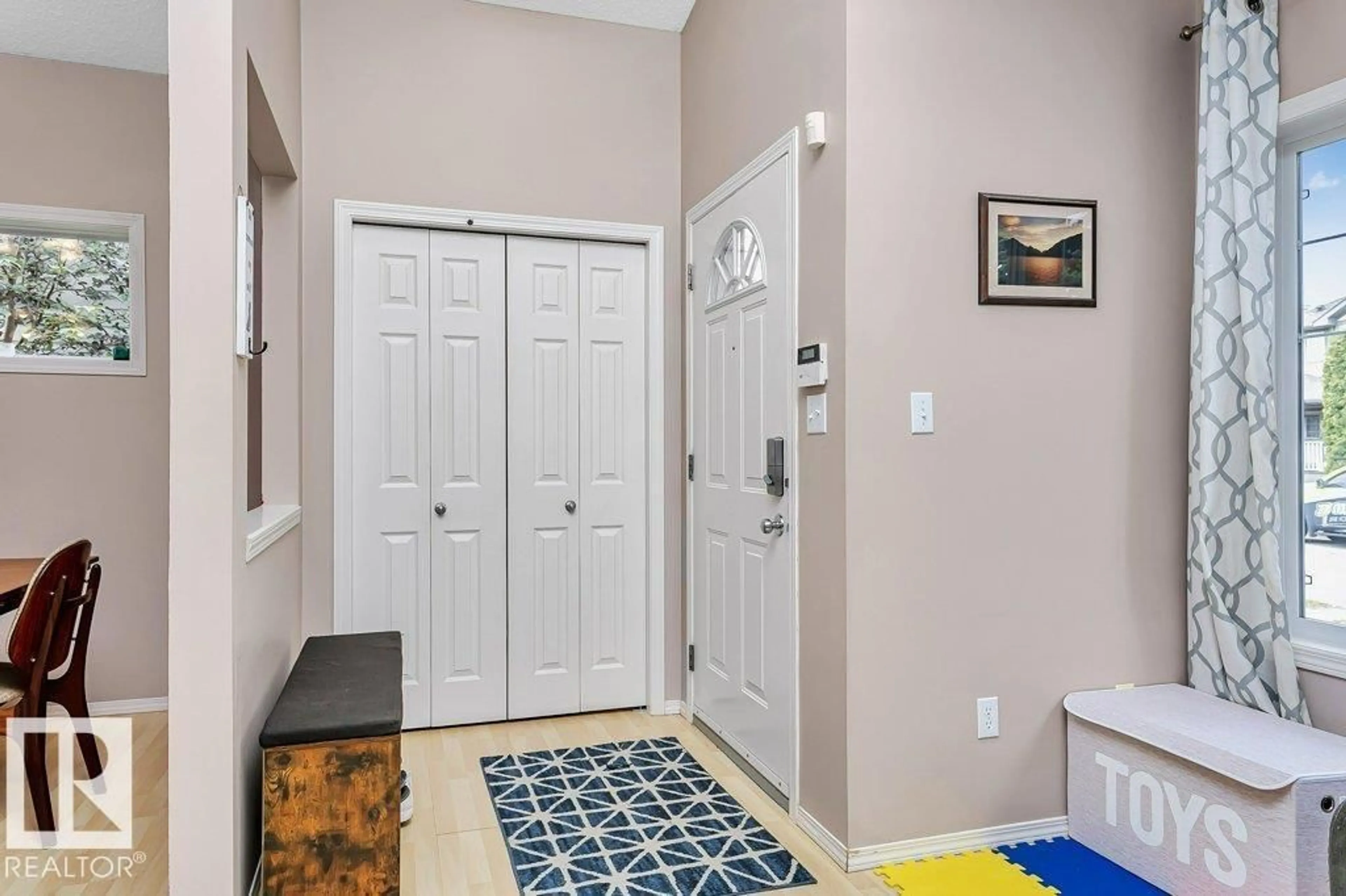 Indoor entryway for 21331 89 AV, Edmonton Alberta T5T6V4