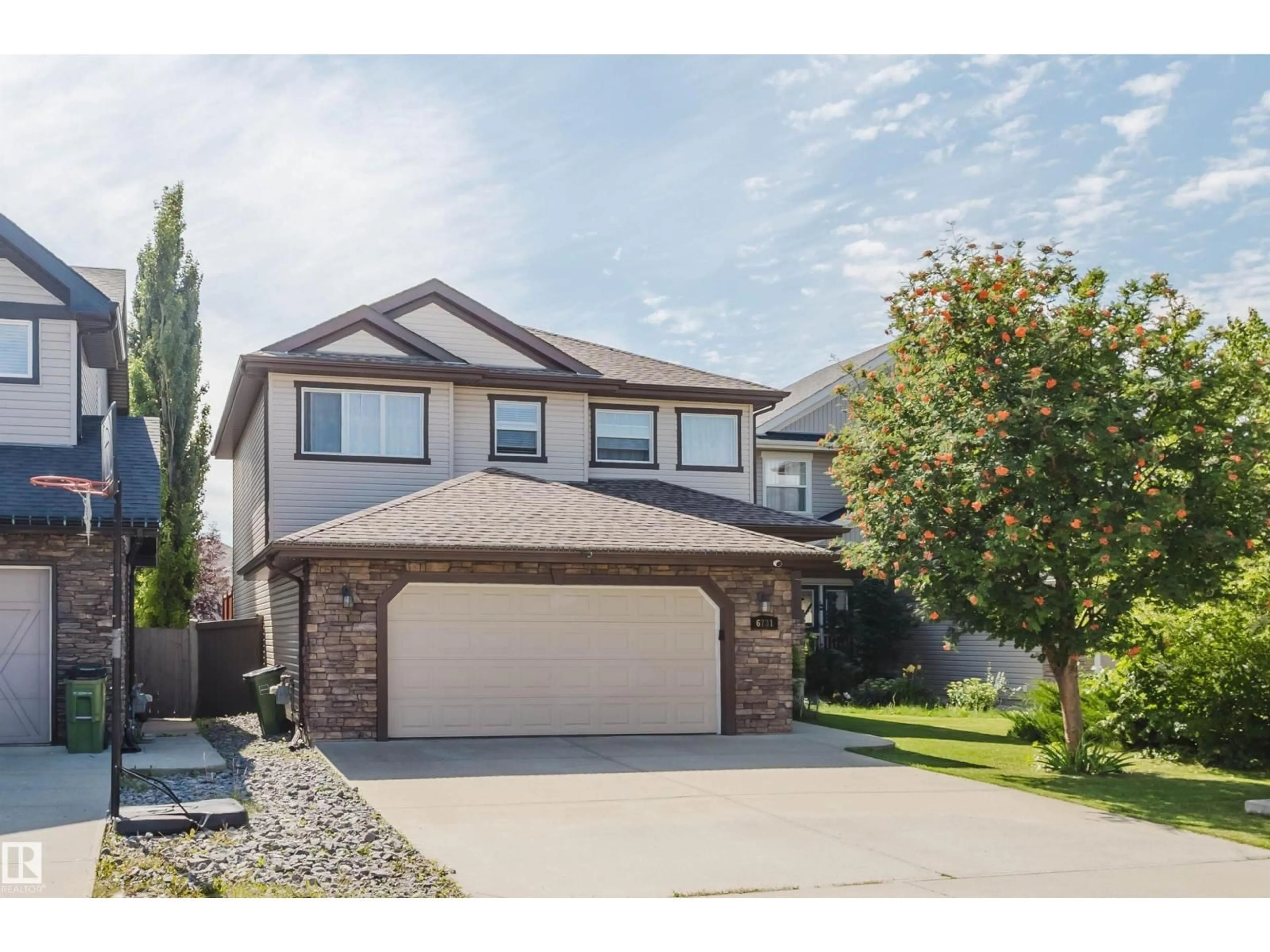 Home with vinyl exterior material, street for 6731 SPEAKER PL, Edmonton Alberta T6R0N9
