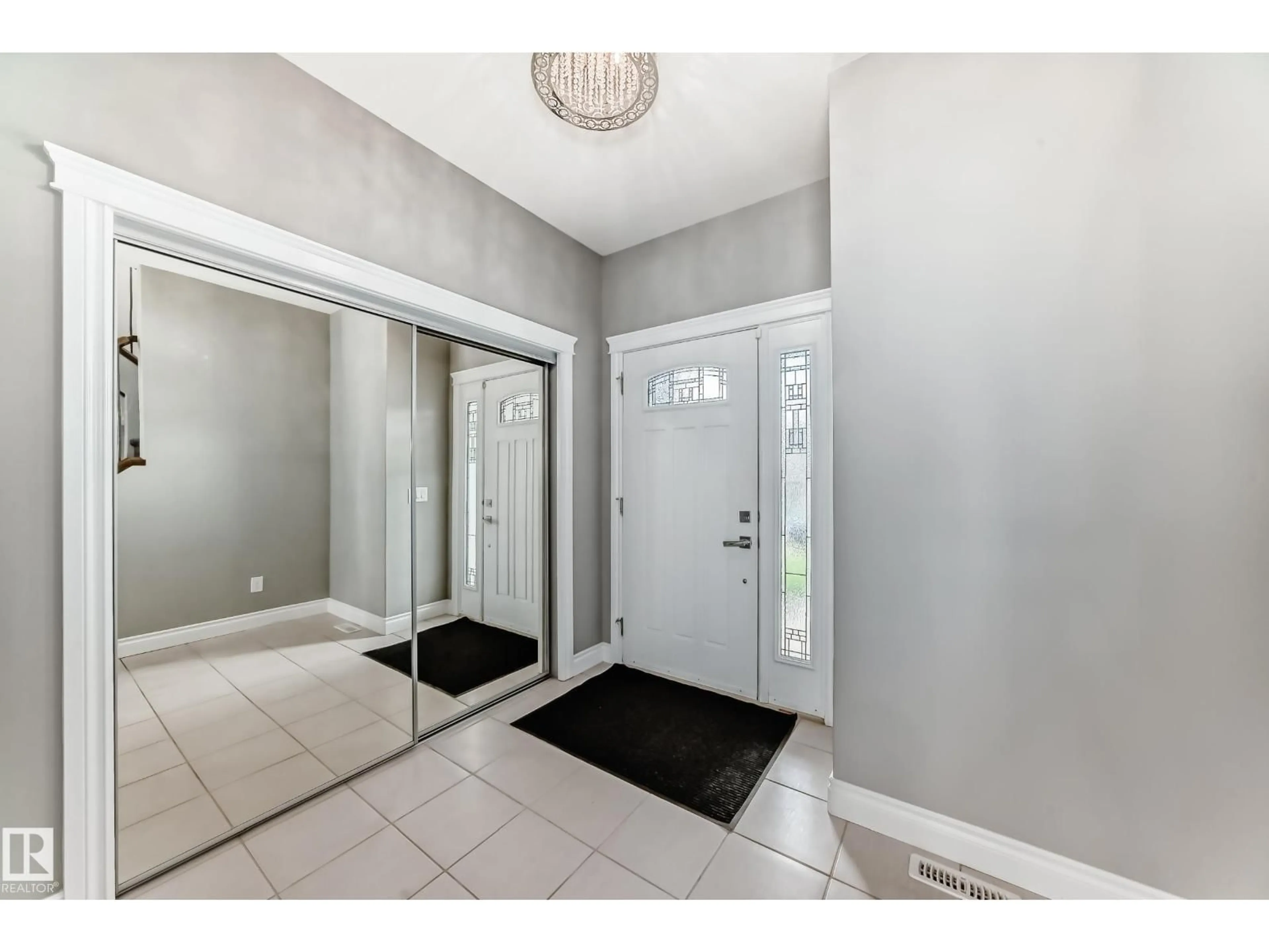 Indoor entryway for 1921 33 ST, Edmonton Alberta T6T0L5