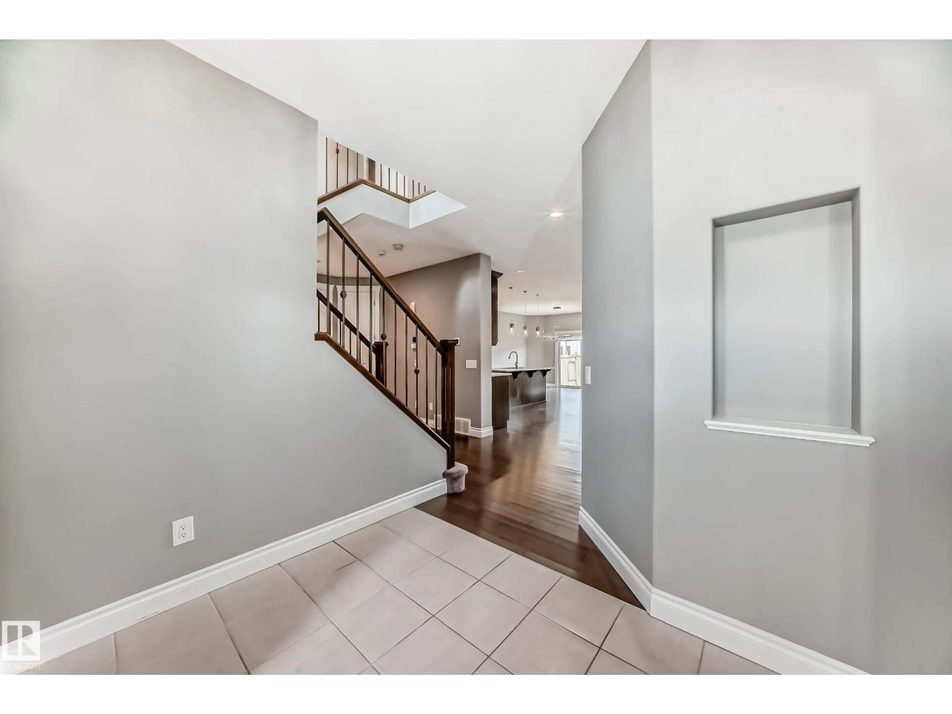 Indoor entryway for 1921 33 ST, Edmonton Alberta T6T0L5