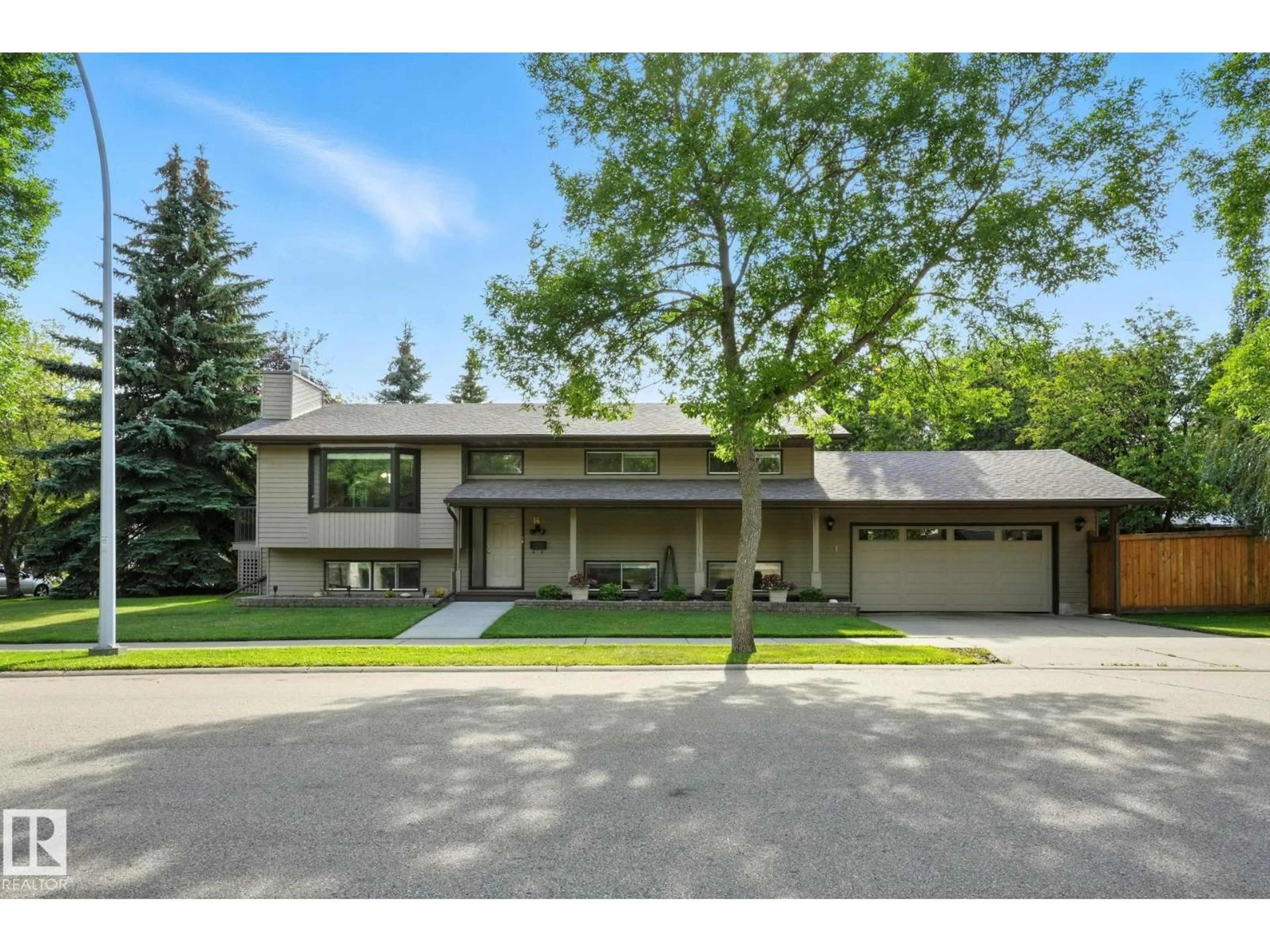 Home with vinyl exterior material, street for 14 LEBLANC PL, St. Albert Alberta T8N4P1