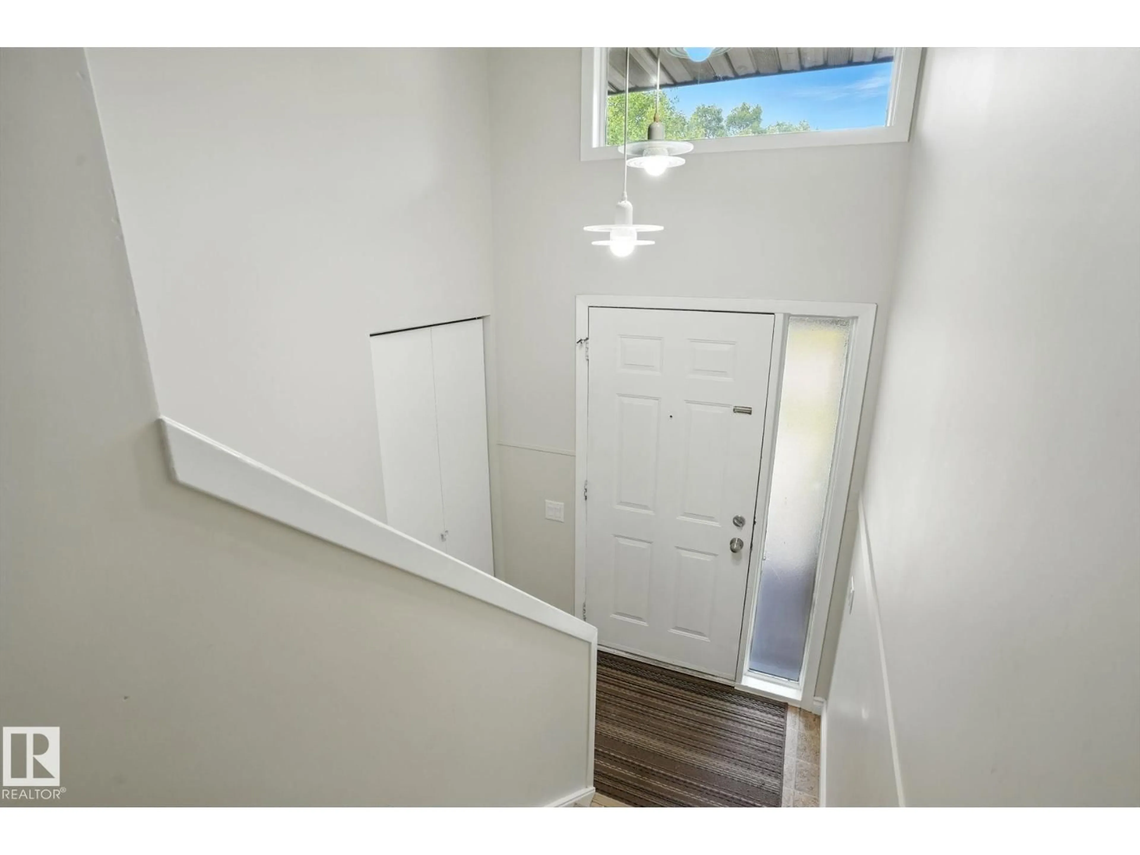 Indoor entryway for 14 LEBLANC PL, St. Albert Alberta T8N4P1
