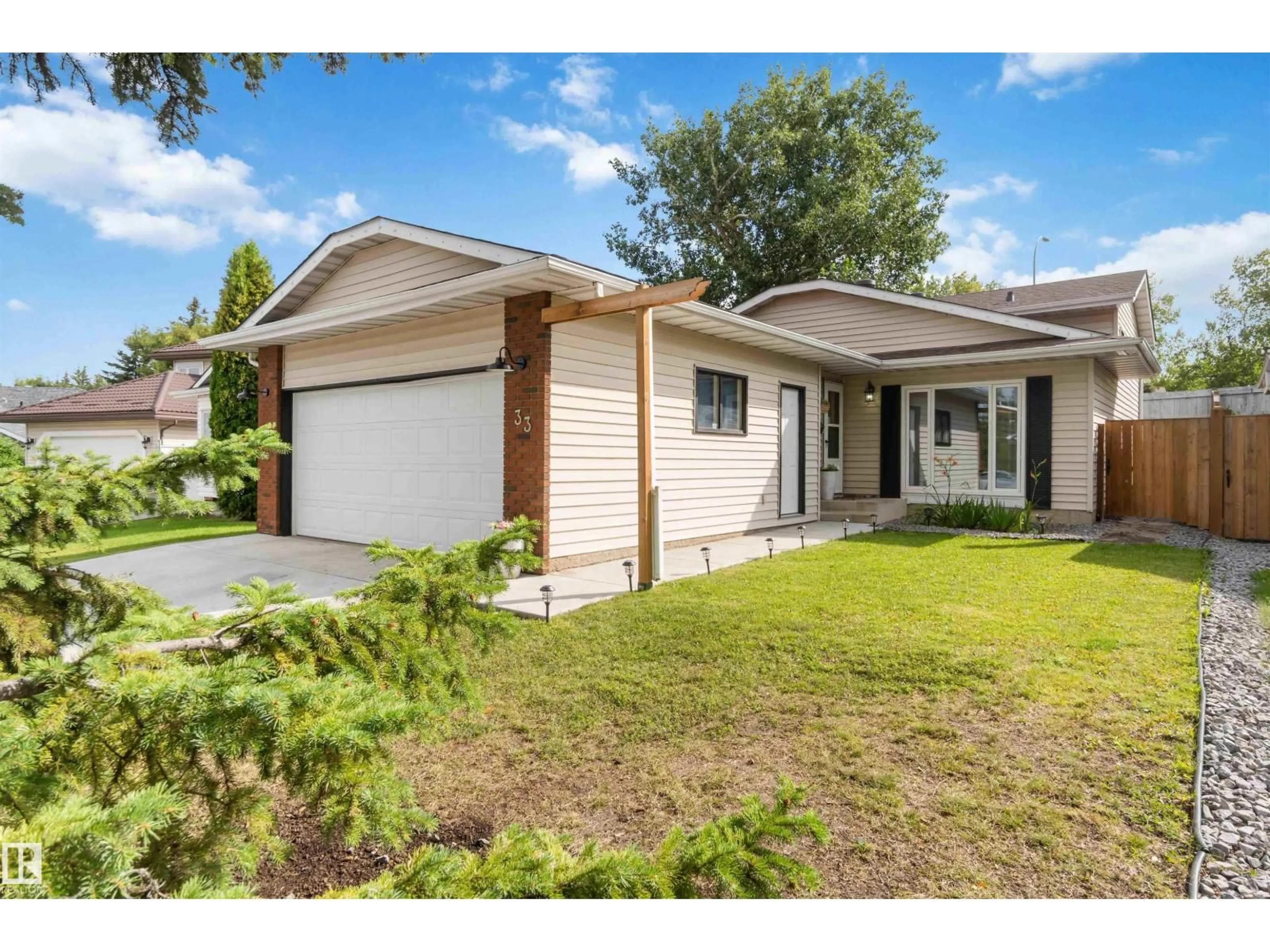 Home with vinyl exterior material, street for 33 VENTNOR PL, Sherwood Park Alberta T8A4W8