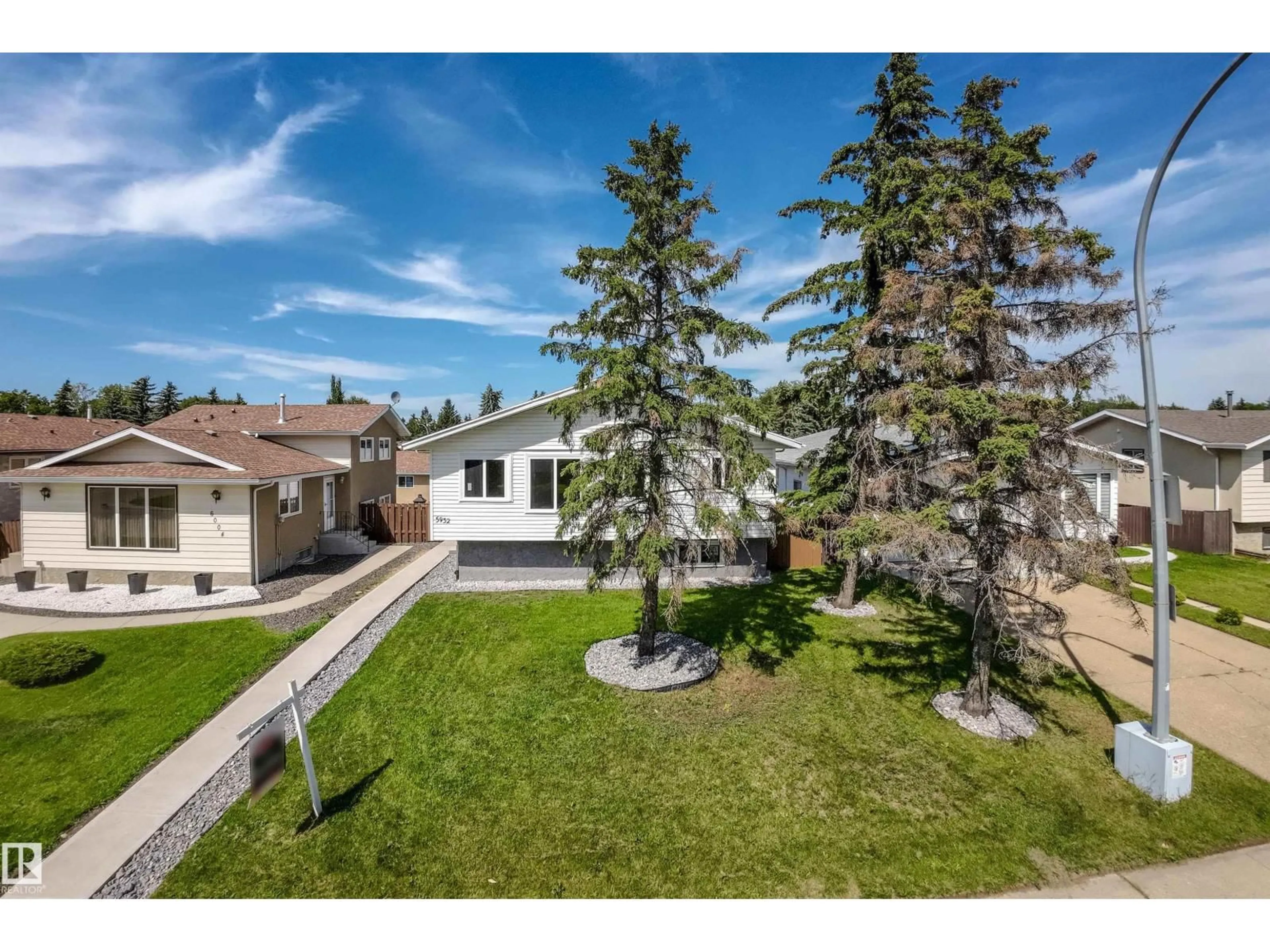 A pic from outside/outdoor area/front of a property/back of a property/a pic from drone, street for 5932 40 AV, Edmonton Alberta T6L1A9