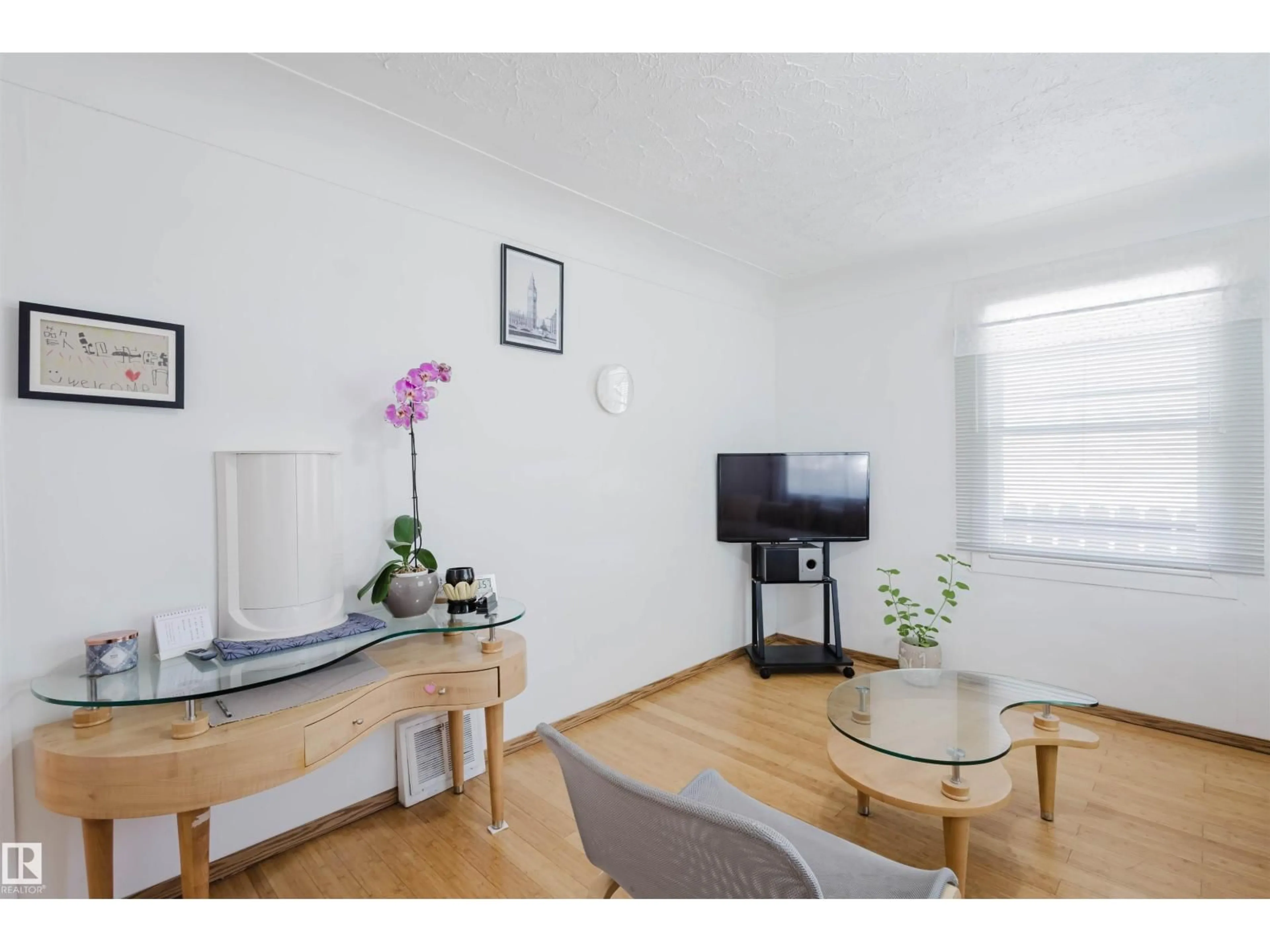 A pic of a room for 10438 155 ST, Edmonton Alberta T5P2M3