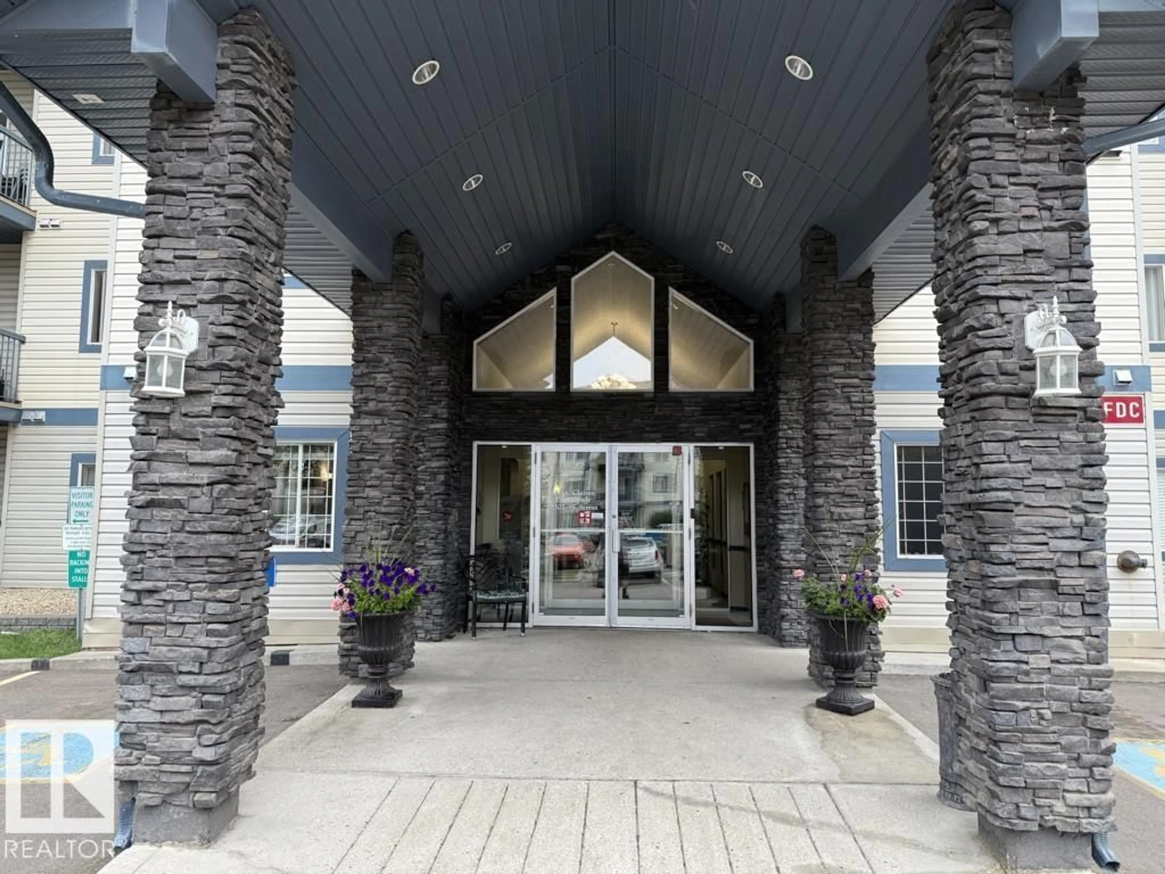 Indoor foyer for 316 16303 95 STREET NW, Edmonton Alberta T5Z3V1