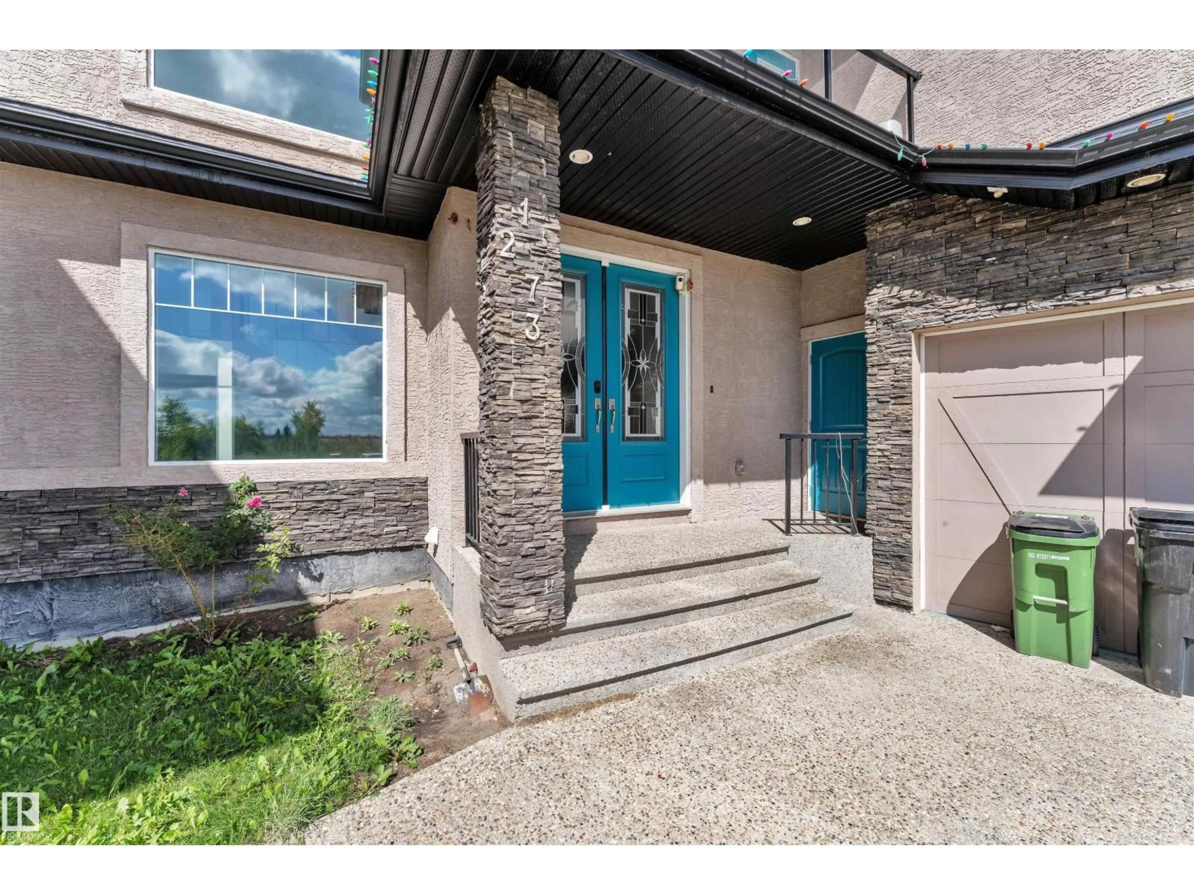 Indoor entryway for 1273 ADAMSON DR, Edmonton Alberta T6W2N7