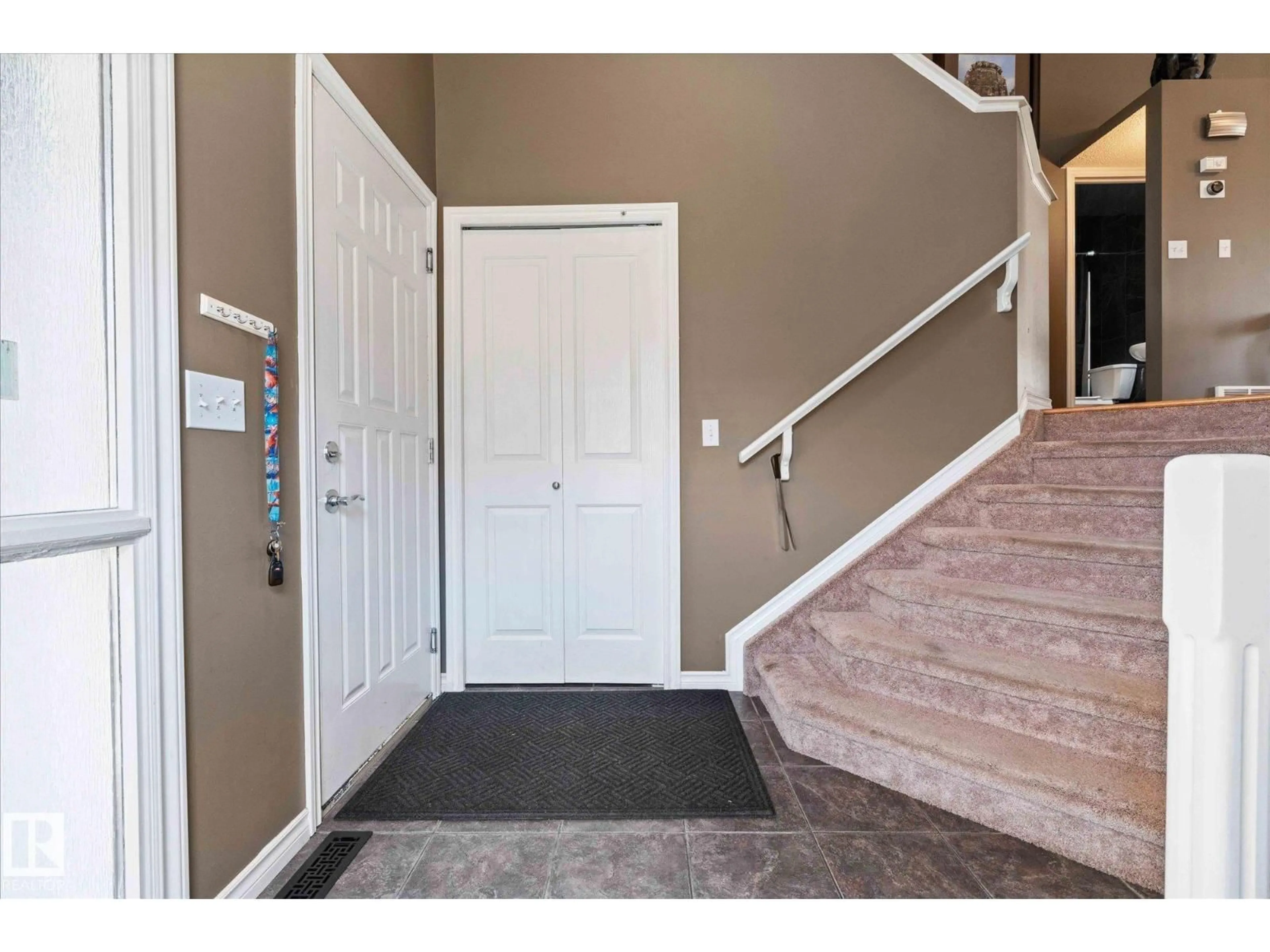 Indoor entryway for NW - 14047 136 ST, Edmonton Alberta T6V1W8