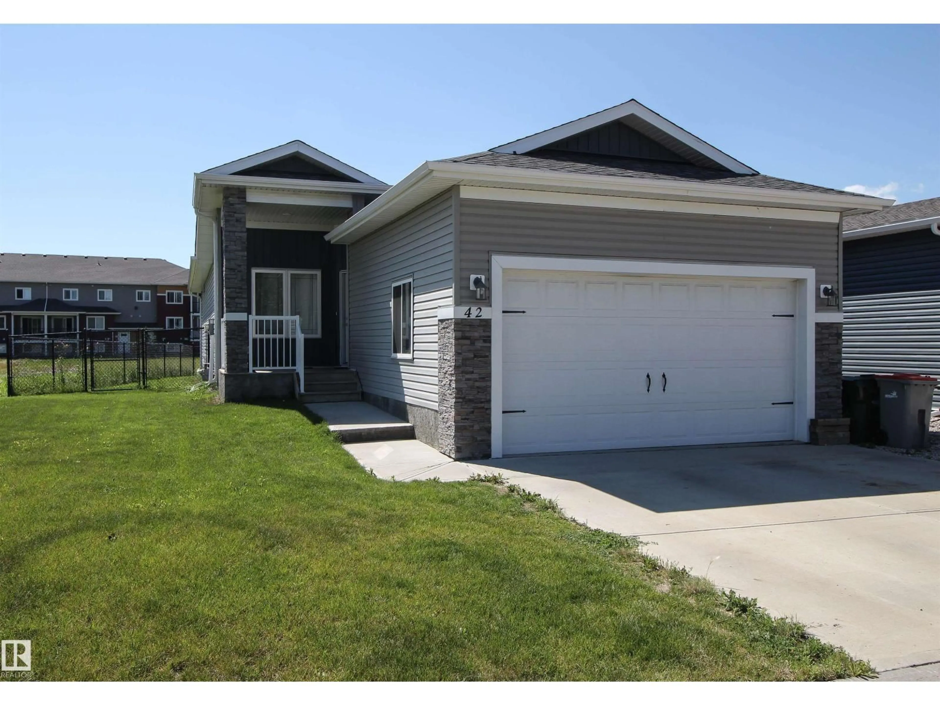 Home with vinyl exterior material, street for 42 SUN MEADOWS CL, Stony Plain Alberta T7Z0K1