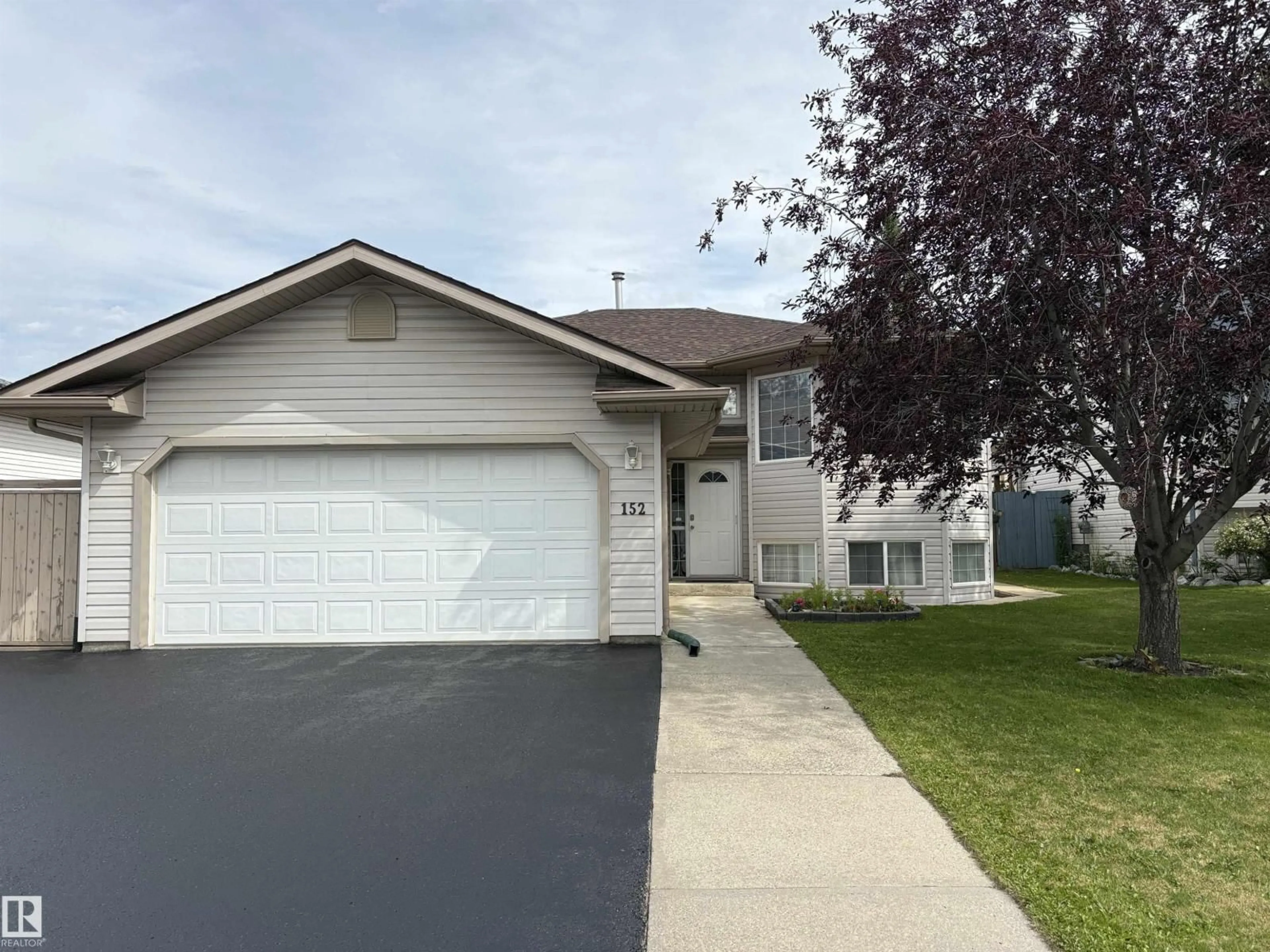 Home with vinyl exterior material, street for 152 MACKAY CR, Hinton Alberta T7V2T7