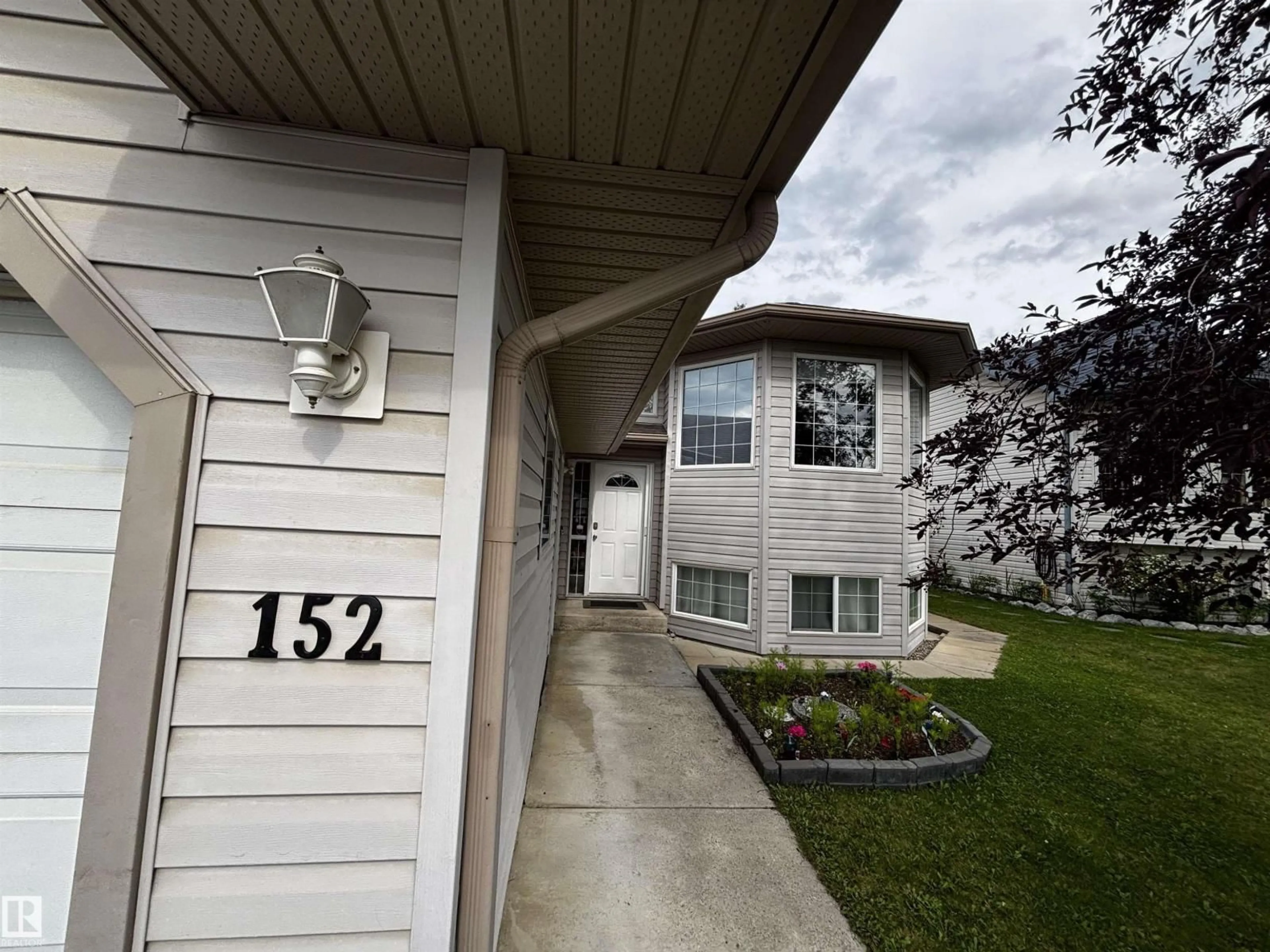 Unknown for 152 MACKAY CR, Hinton Alberta T7V2T7