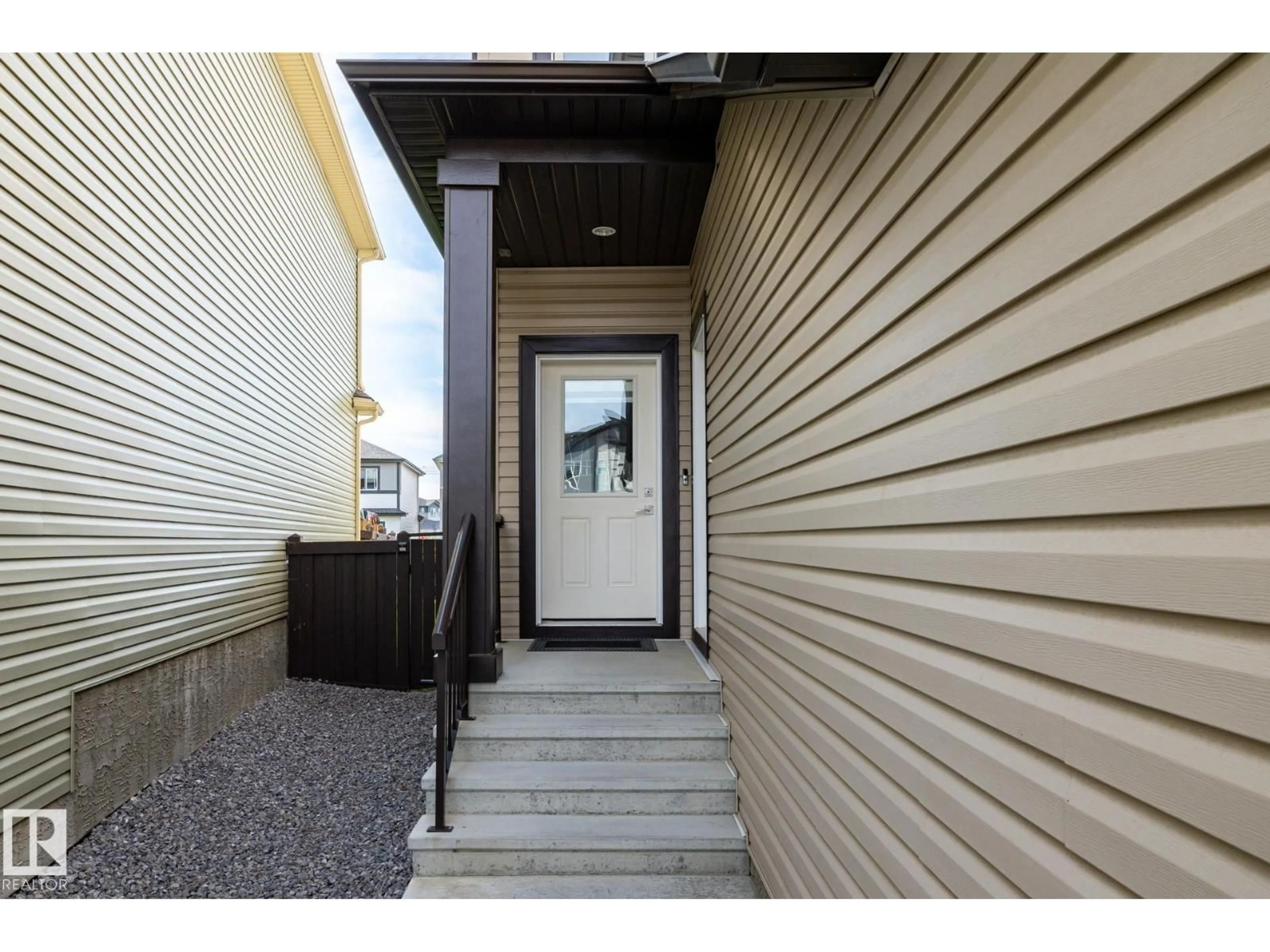Indoor entryway for SW - 9327 COOPER BEND BN, Edmonton Alberta T6W4A4