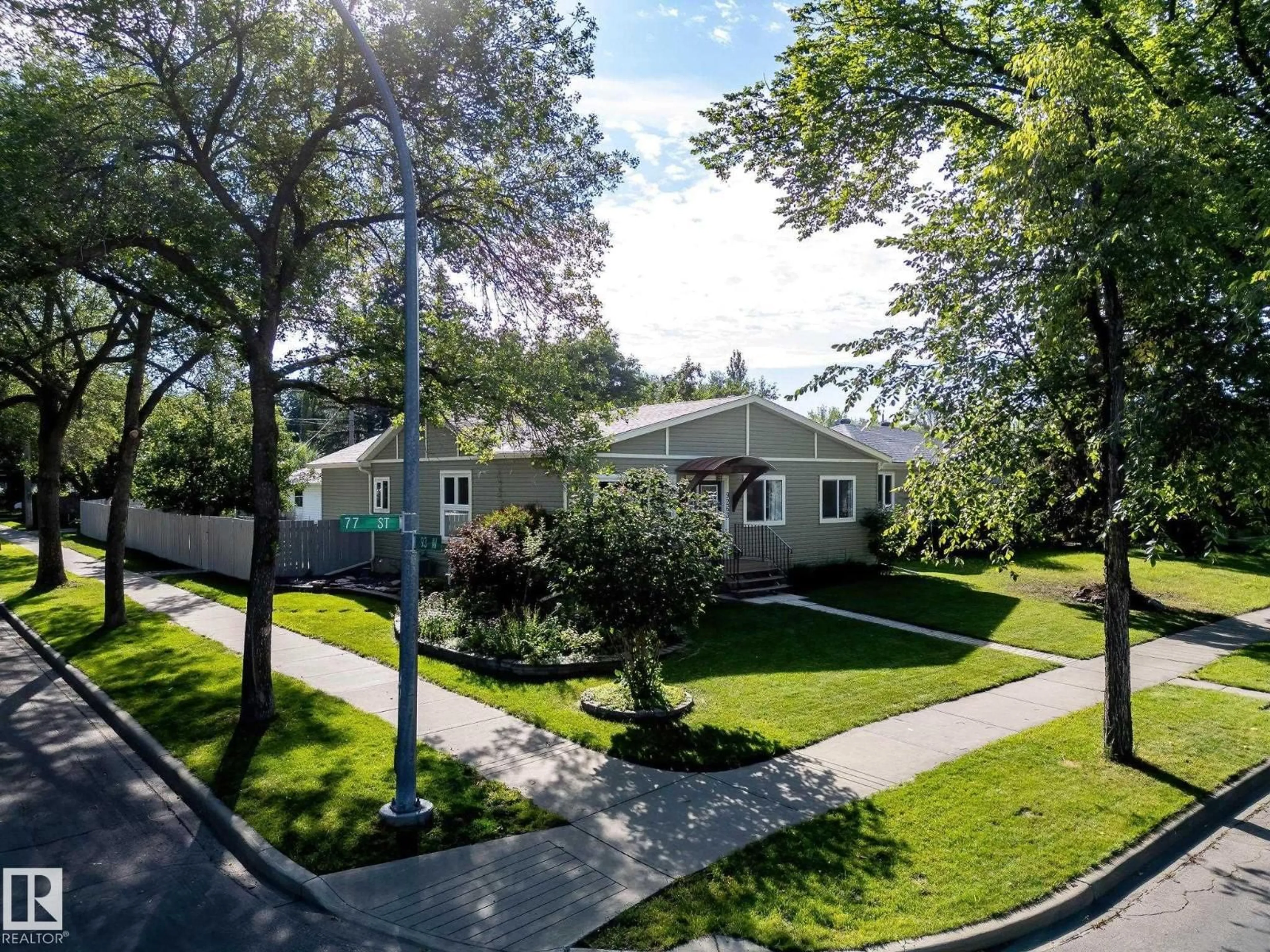 A pic from outside/outdoor area/front of a property/back of a property/a pic from drone, street for 9263 77 ST, Edmonton Alberta T6C2M2