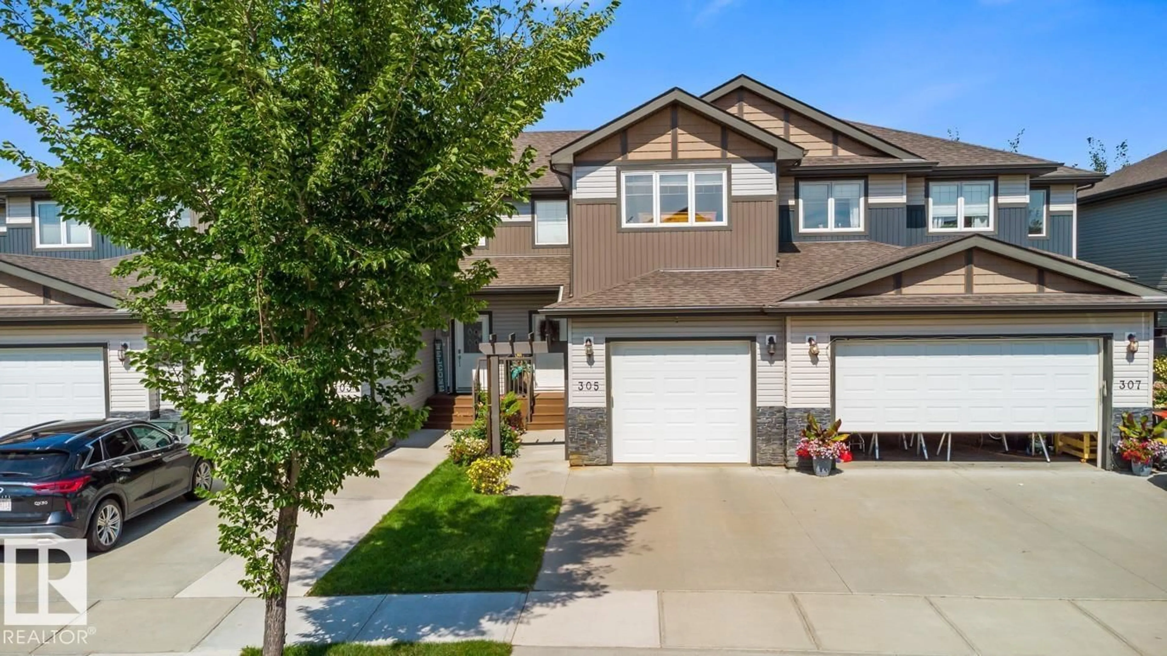 Home with vinyl exterior material, street for 305 GENESIS VILLAS, Stony Plain Alberta T7Z0J6