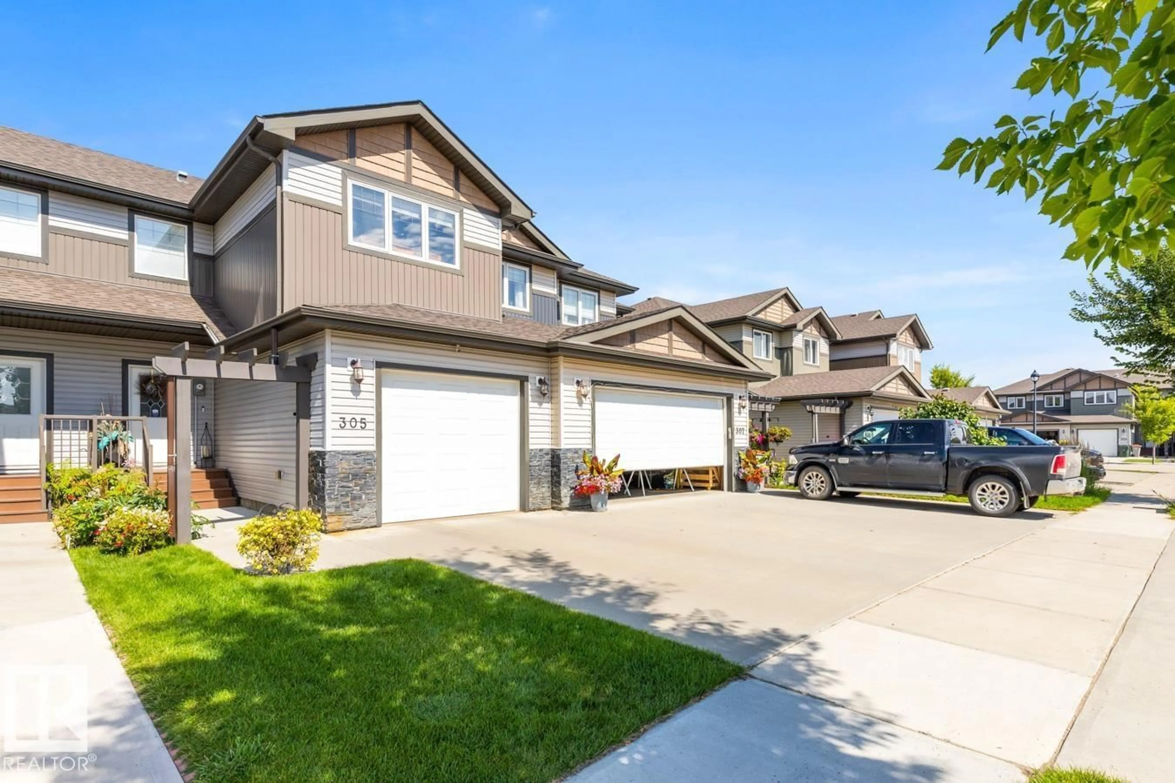Home with vinyl exterior material, street for 305 GENESIS VILLAS, Stony Plain Alberta T7Z0J6