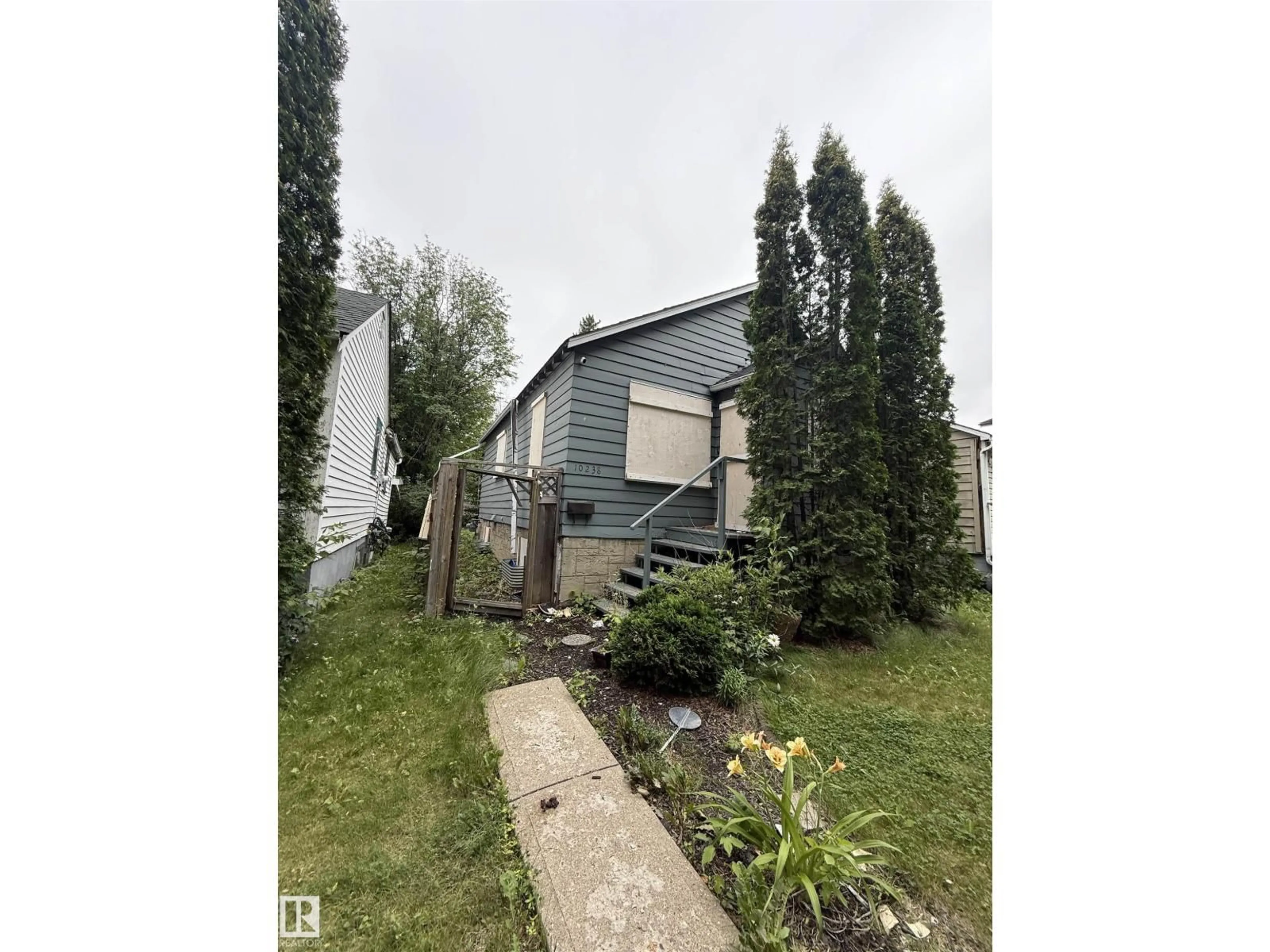 Shed for 10236 146 ST, Edmonton Alberta T5N2Z9