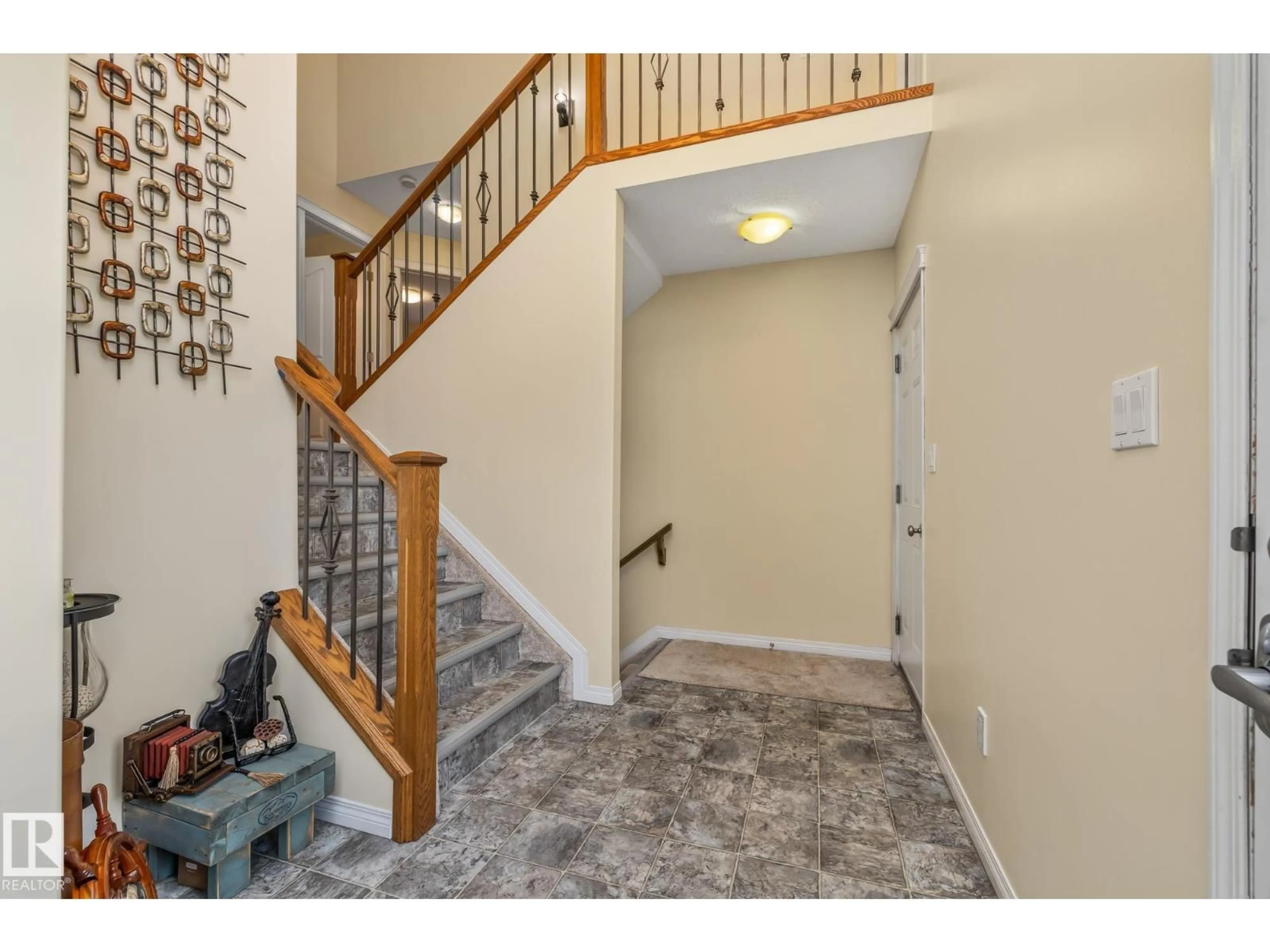 Indoor entryway for 10411 95 ST, Morinville Alberta T8R0A2