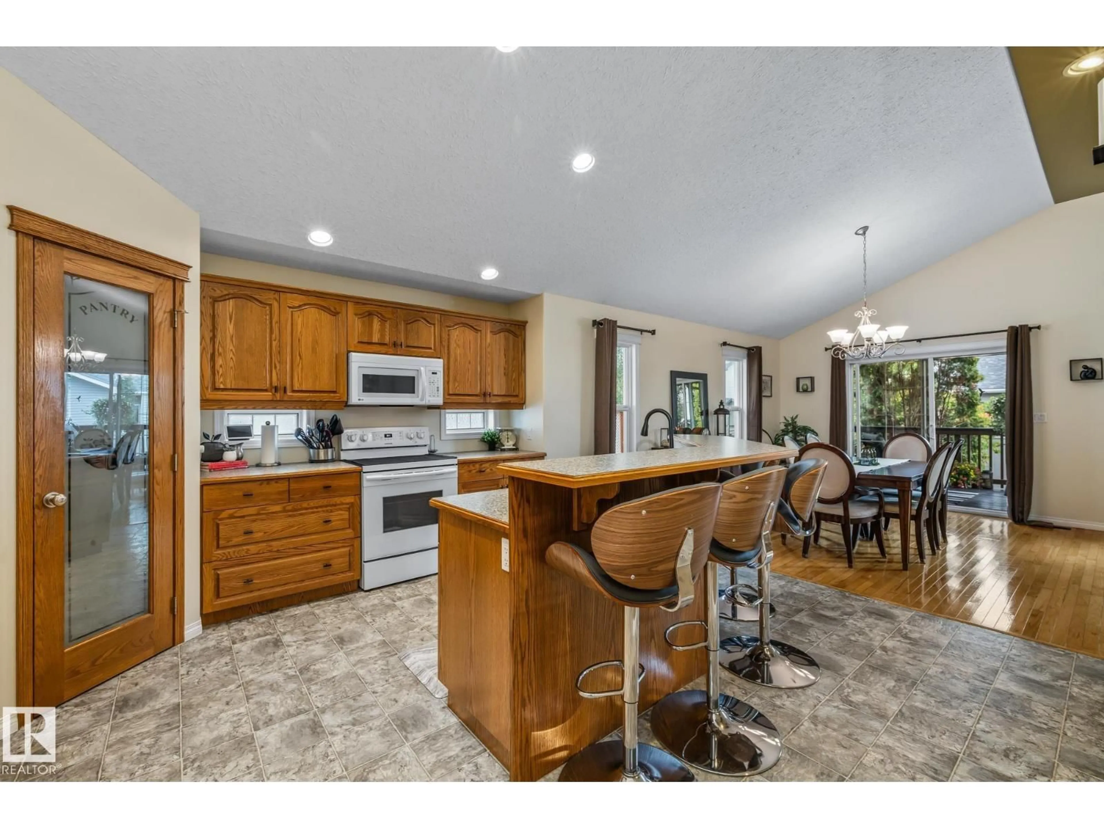 Open concept kitchen, ceramic/tile floor for 10411 95 ST, Morinville Alberta T8R0A2