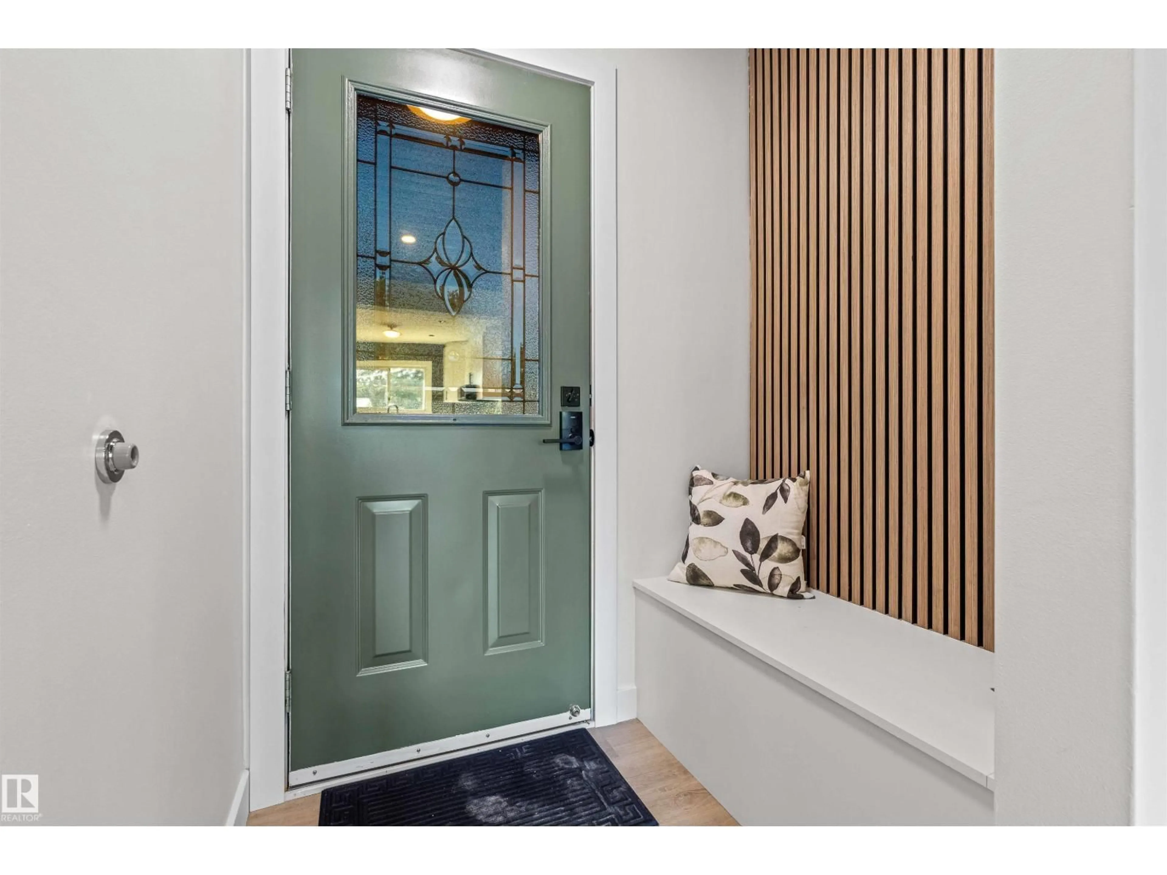 Indoor entryway for 9619 52 ST, Edmonton Alberta T6B1G8