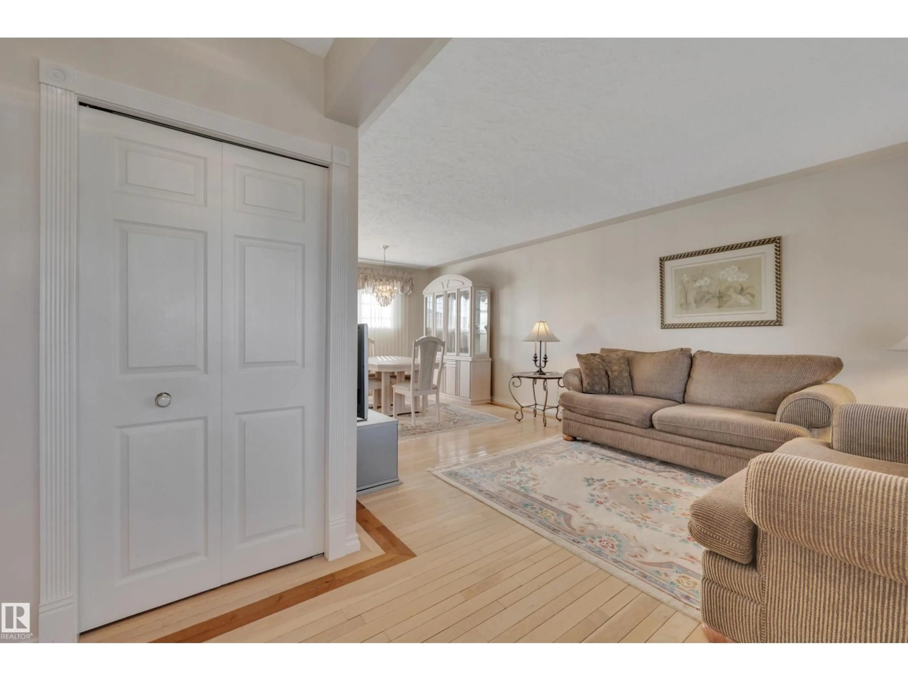 Indoor entryway for 13235 94 ST, Edmonton Alberta T5E3V7