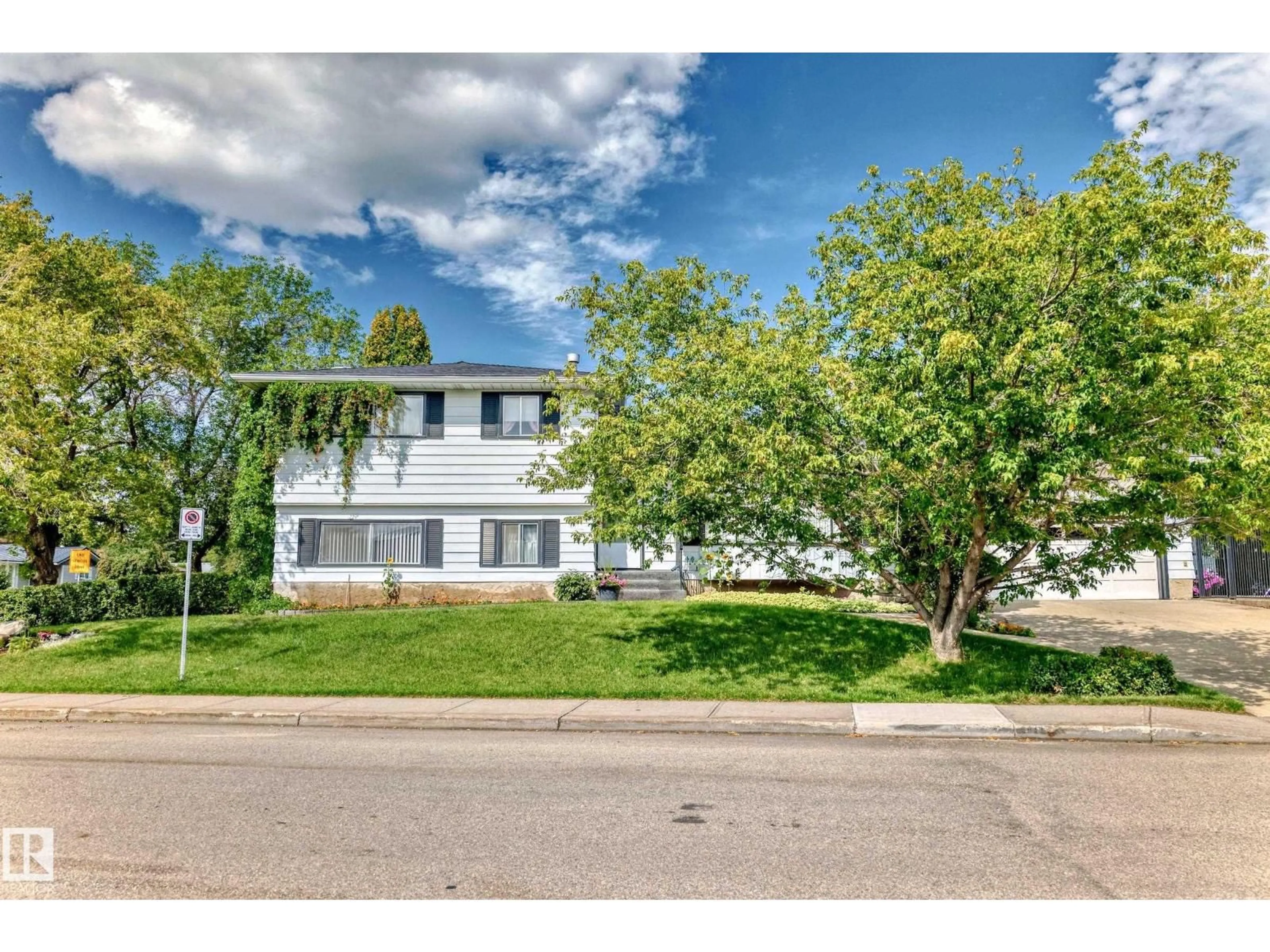 Unknown for 1005 STRATHCONA DR, Sherwood Park Alberta T8A3L5
