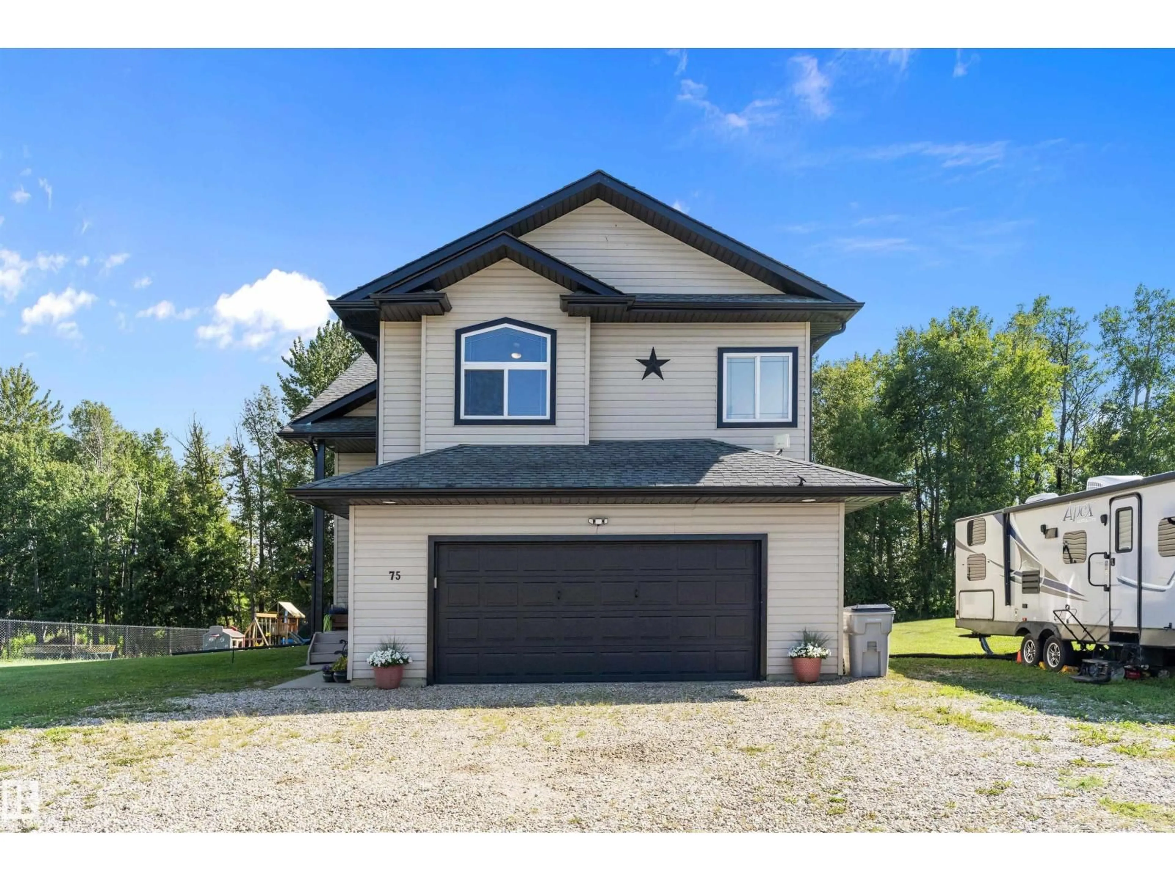 Home with vinyl exterior material, street for 75 WILLOWVIEW BV, Rural Parkland County Alberta T7Z0A5