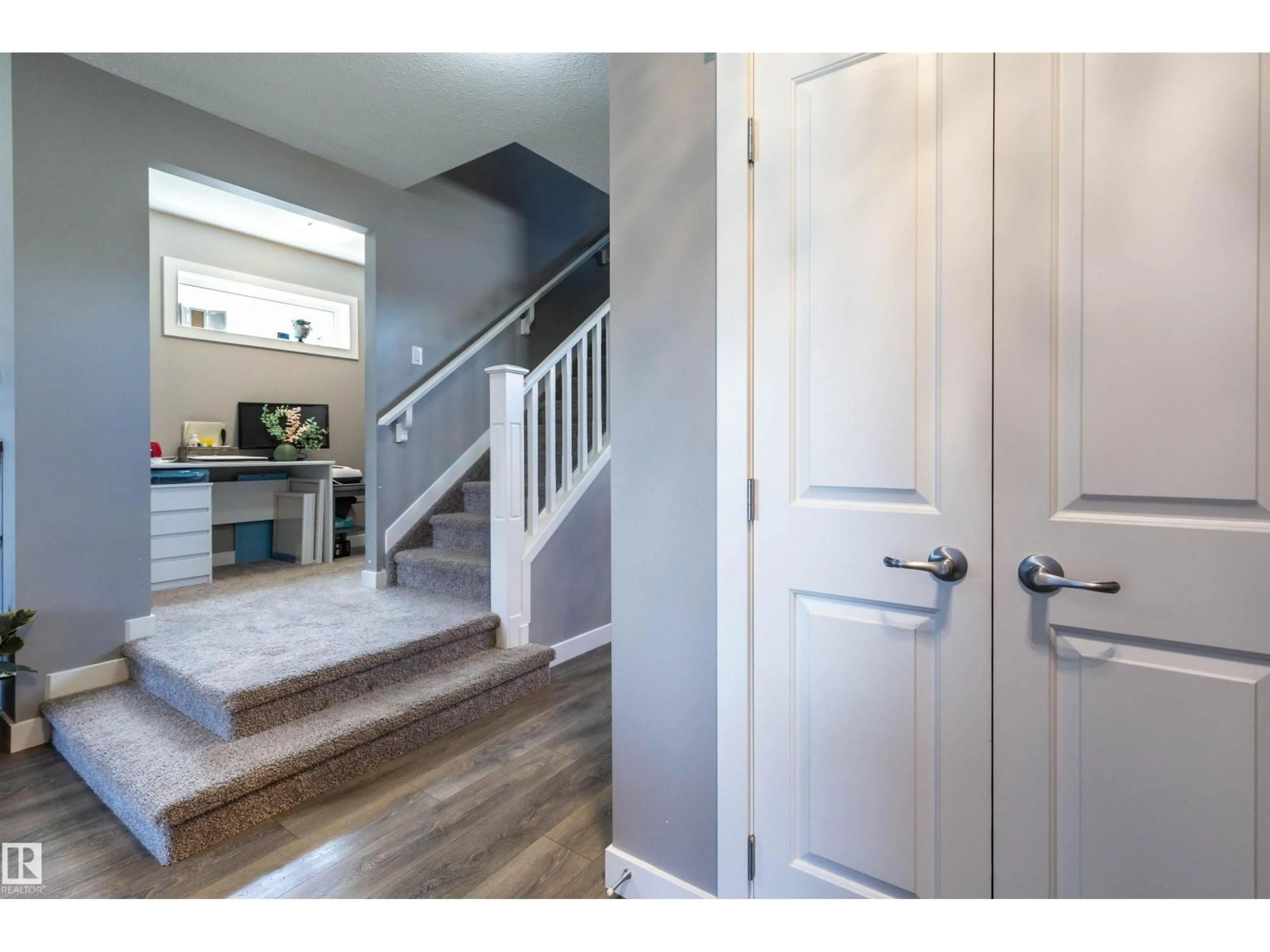 Indoor entryway for 17804 59 ST, Edmonton Alberta T5Y0W8