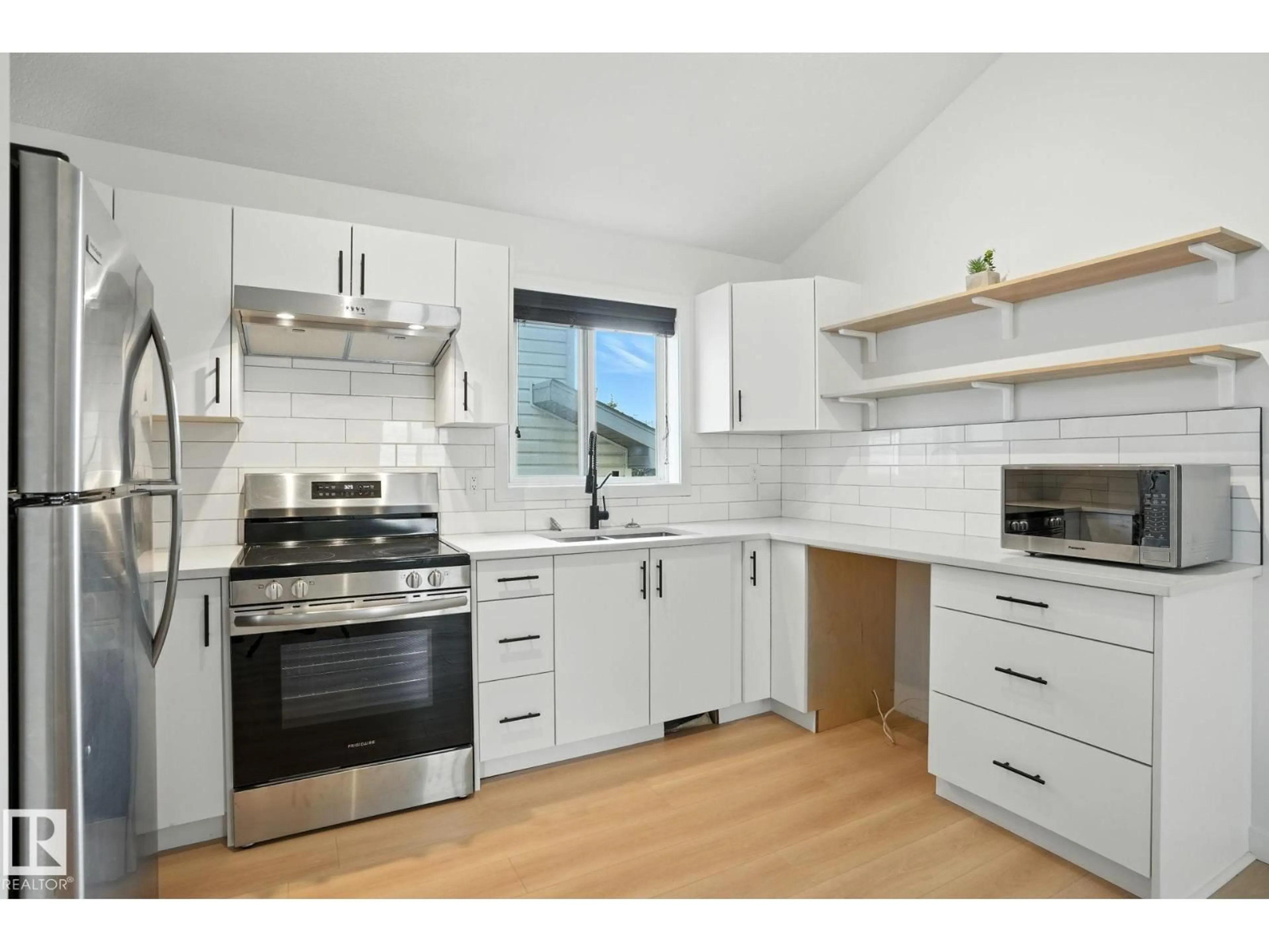 Standard kitchen, wood/laminate floor for NW - 11316 167B AV, Edmonton Alberta T5X6G8