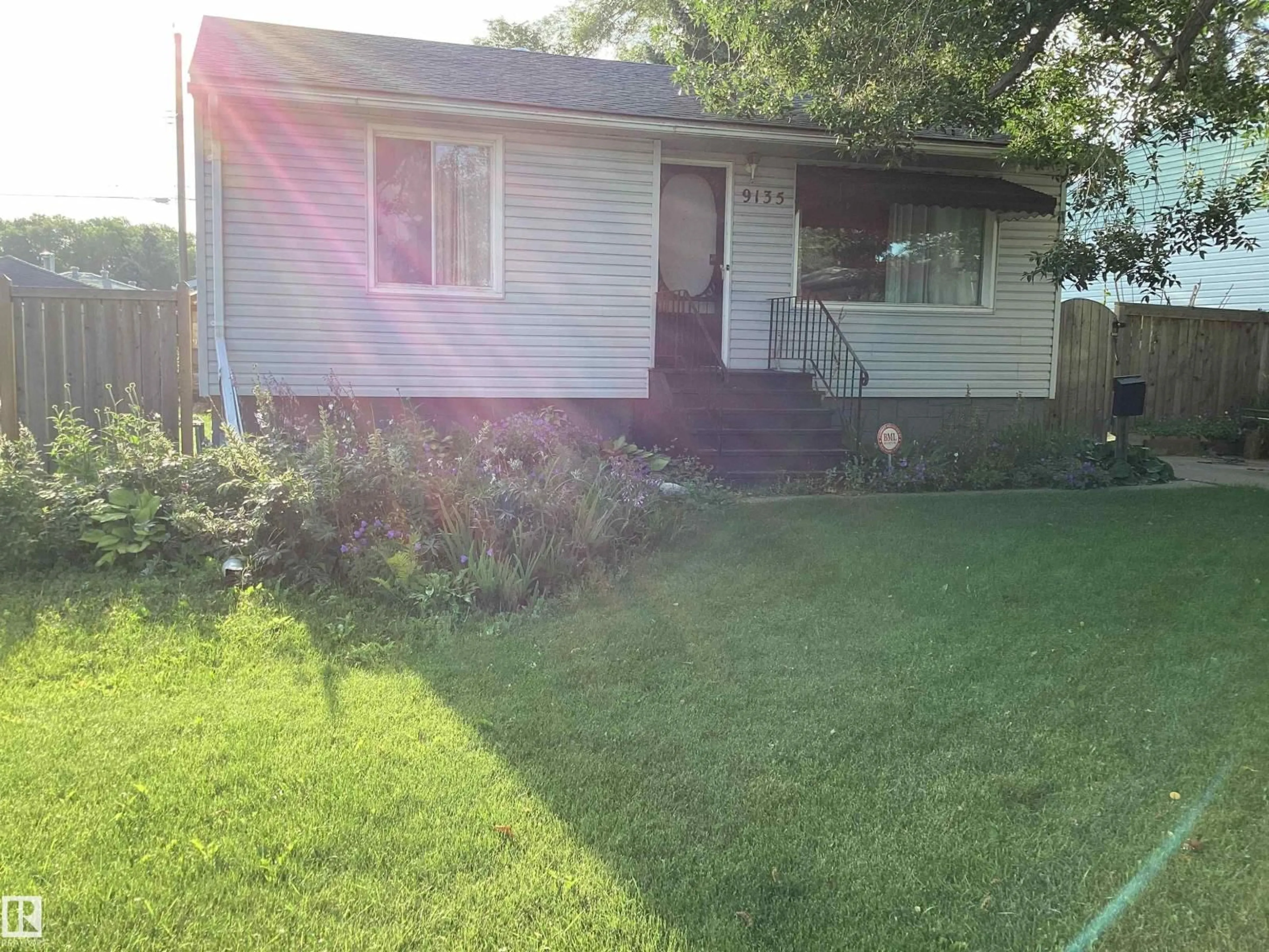 Unknown for NW - 9135 155 ST, Edmonton Alberta T5R1W6