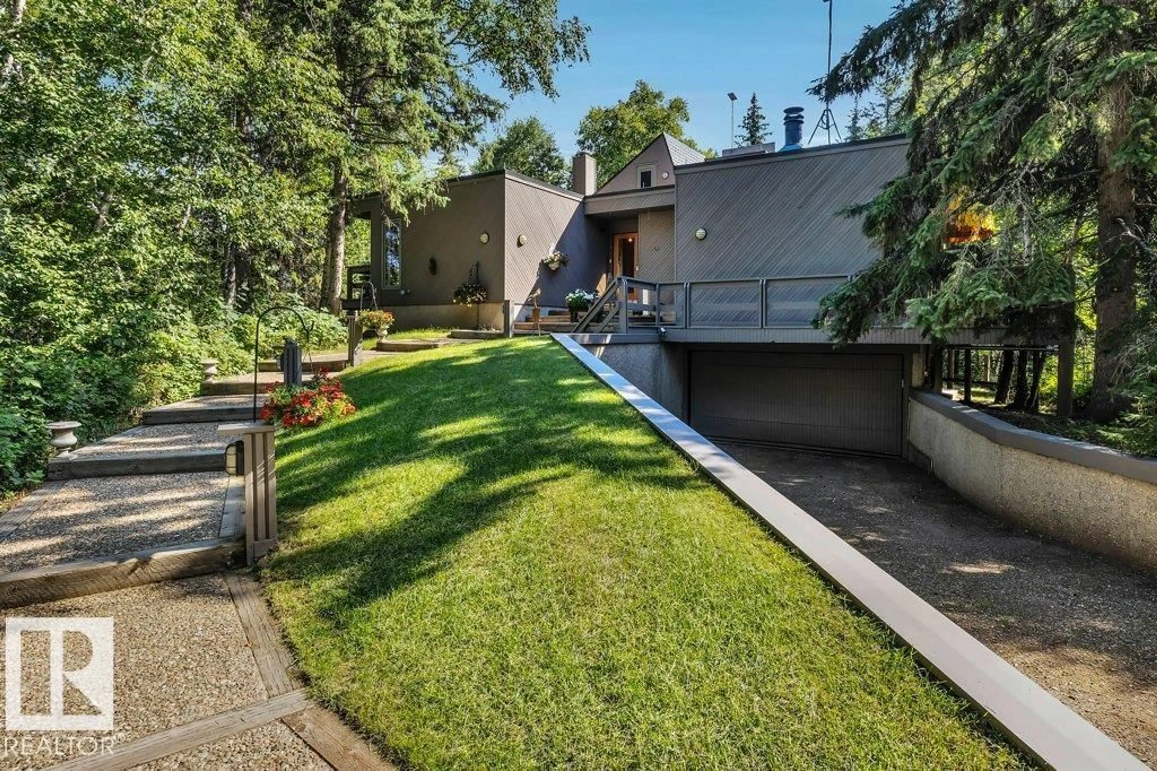 Patio, street for 5 RGE RD 261, Rural Parkland County Alberta T7Y1B9