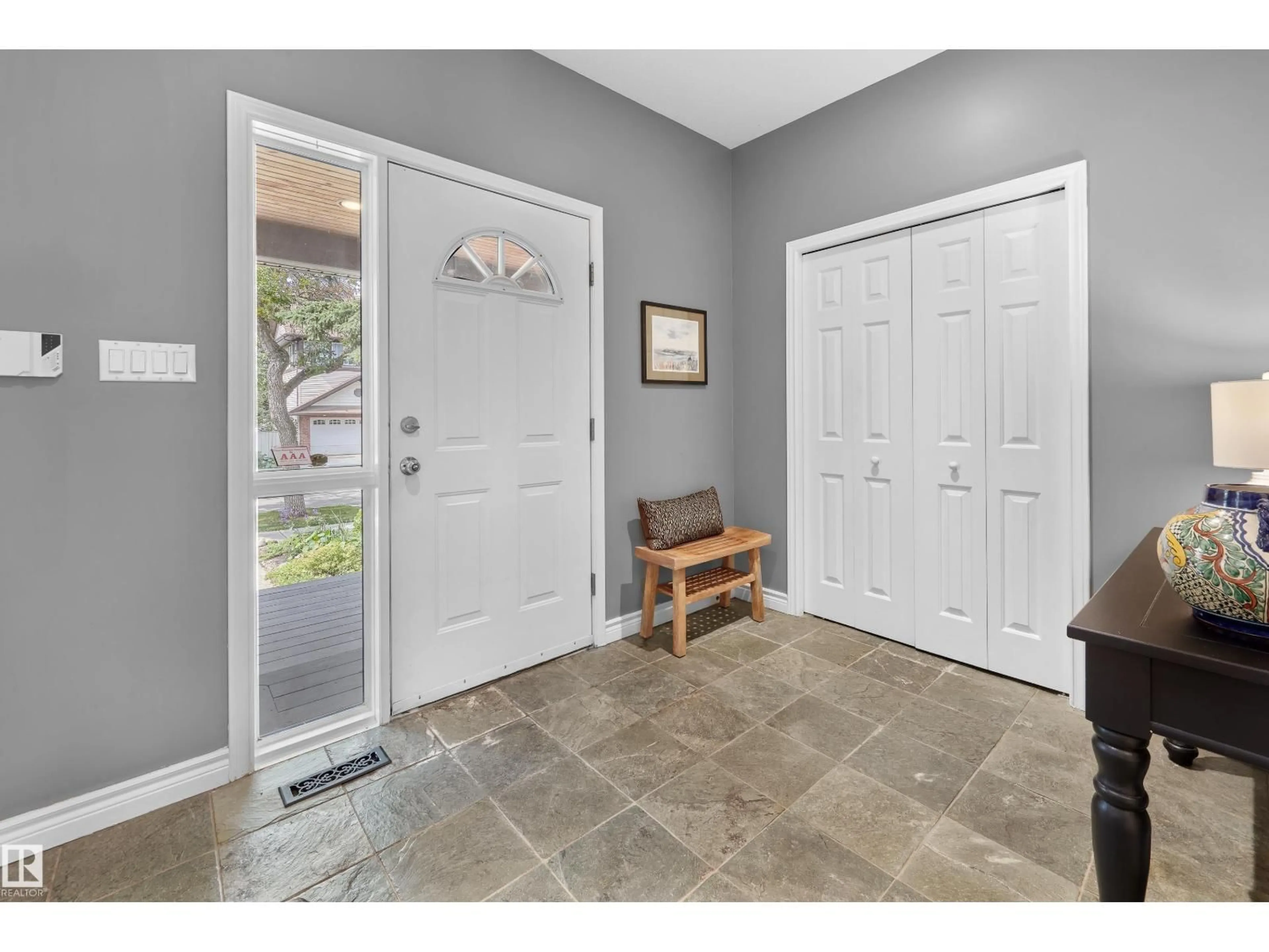 Indoor entryway for 9017 98 ST, Edmonton Alberta T6E3M6