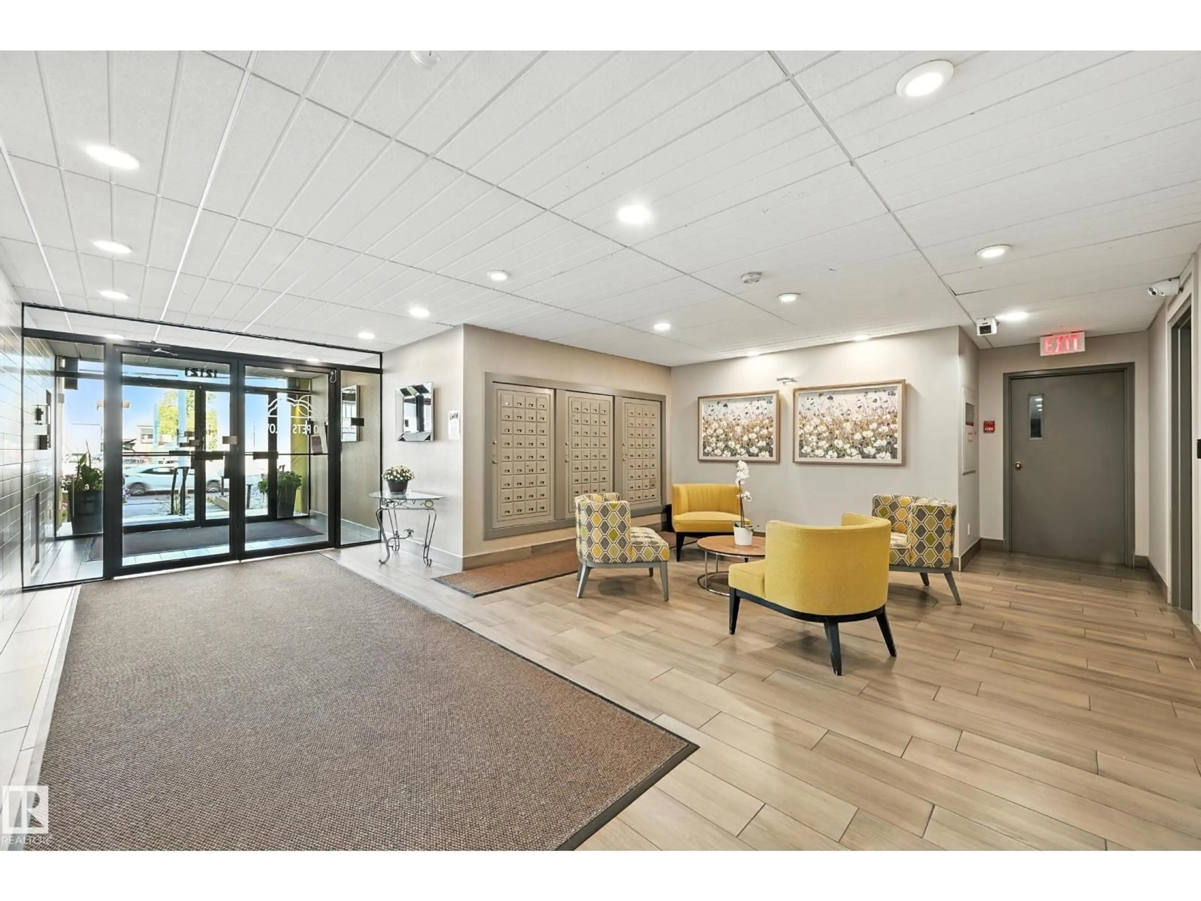 Indoor foyer for 1502 JASPER AV, Edmonton Alberta T5N3X7